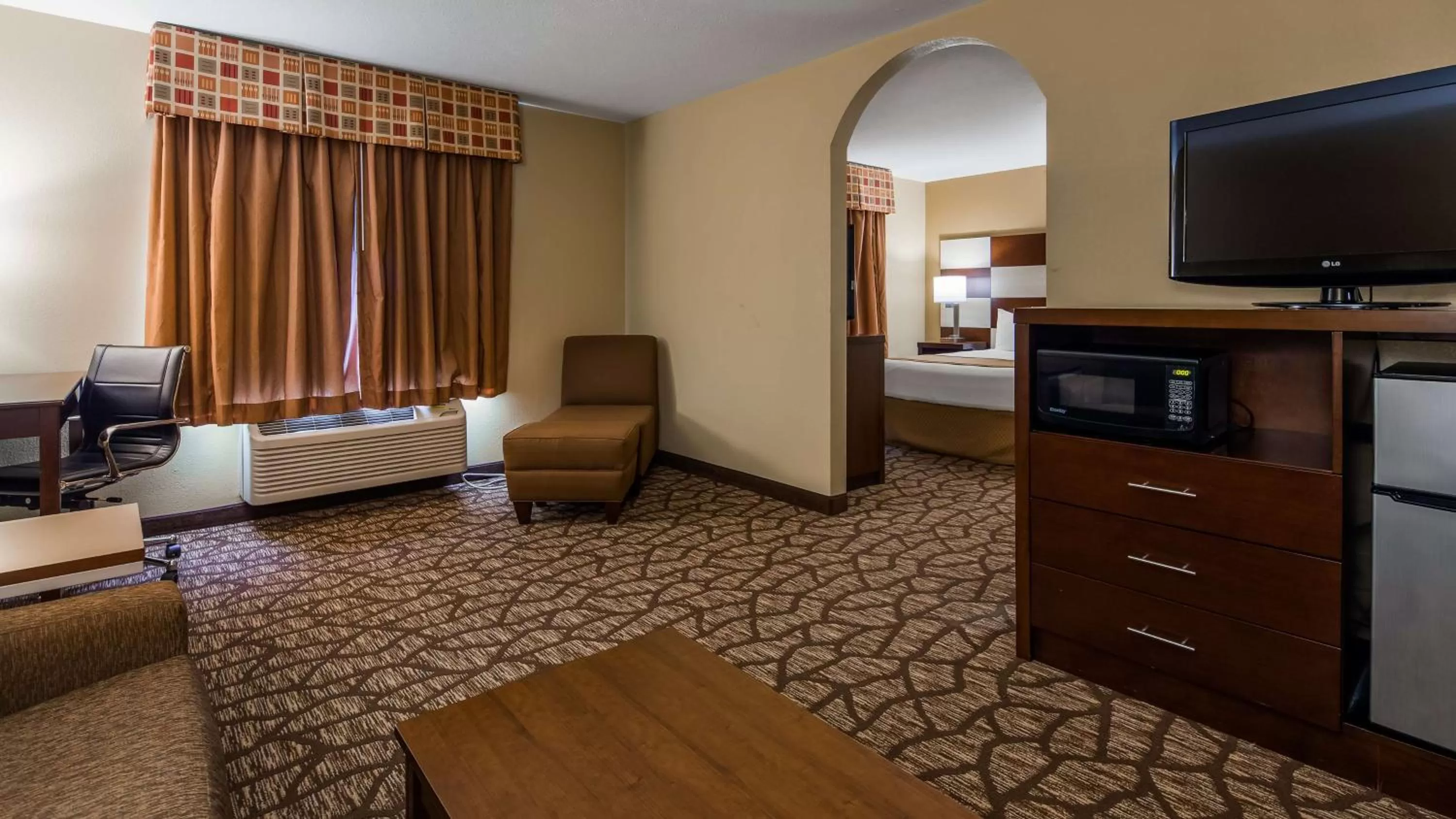 Queen Suite with Spa Bath - Non-Smoking in Best Western Joliet Inn & Suites