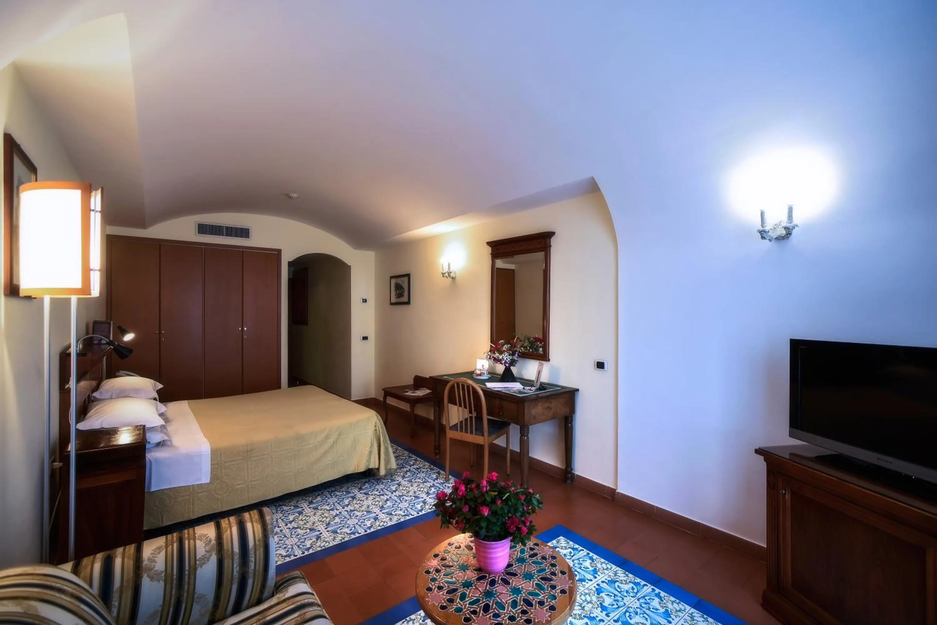 Photo of the whole room, Bed in Hotel Graal