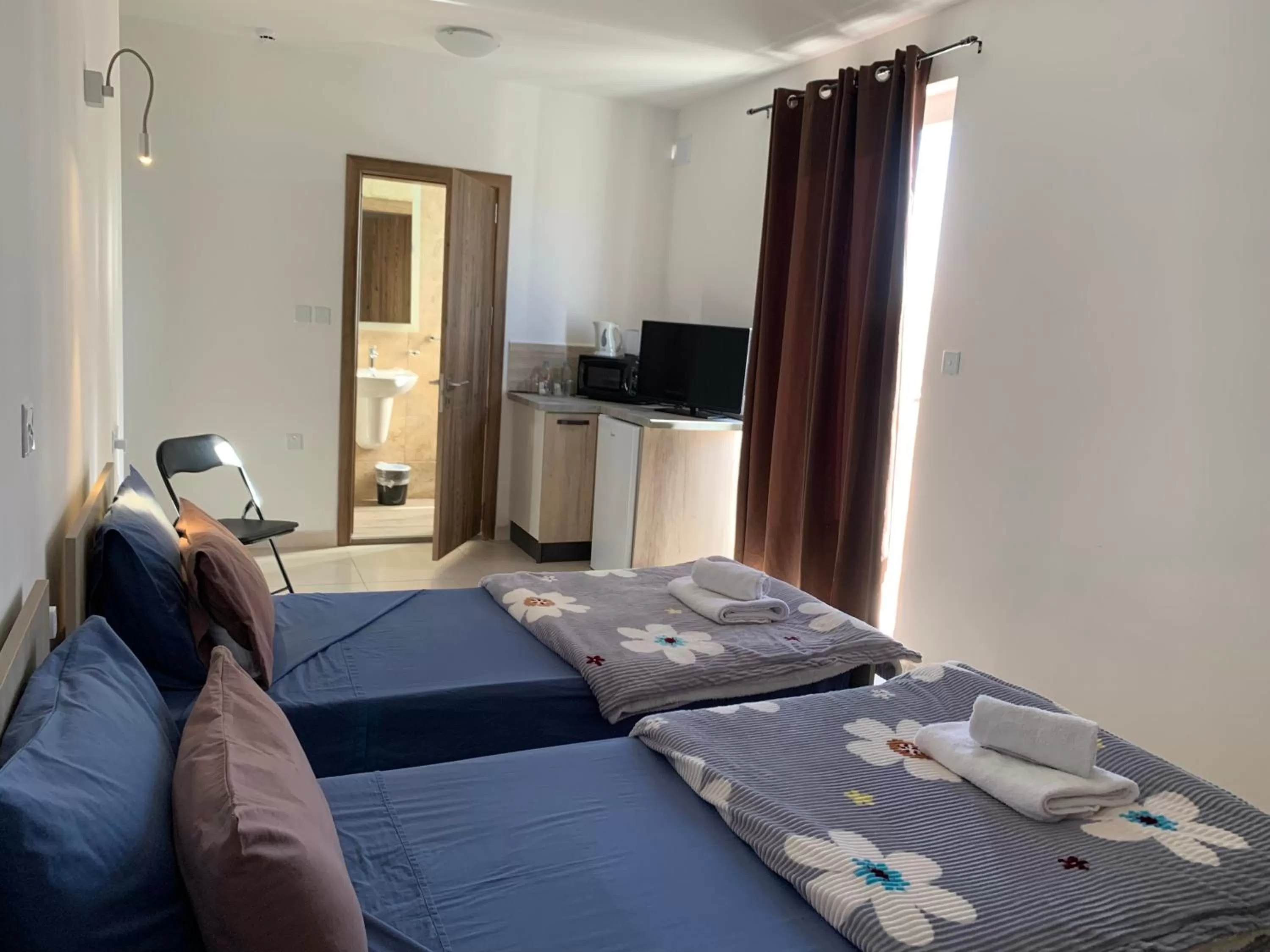 Bedroom, Bed in Mon-Chery