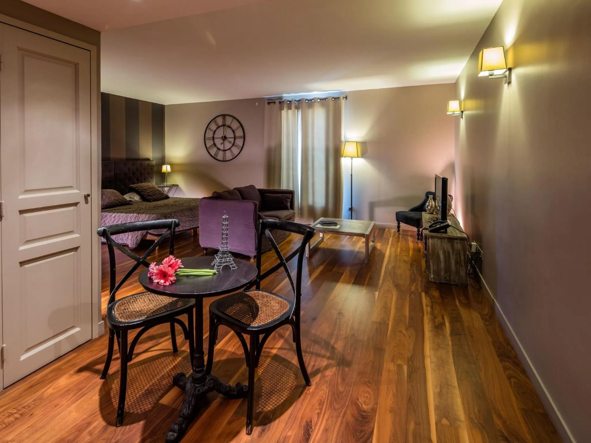 Bedroom in Garrigae Distillerie de Pezenas - Hotellerie & Spa