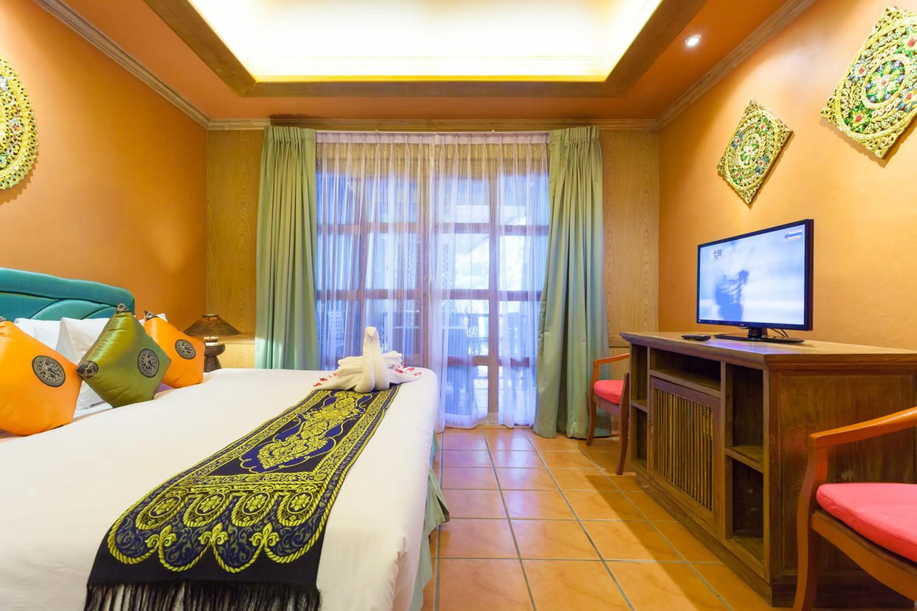 Photo of the whole room, Bed in Royal Phawadee Village Patong - 2 Minutes walk to the beach
