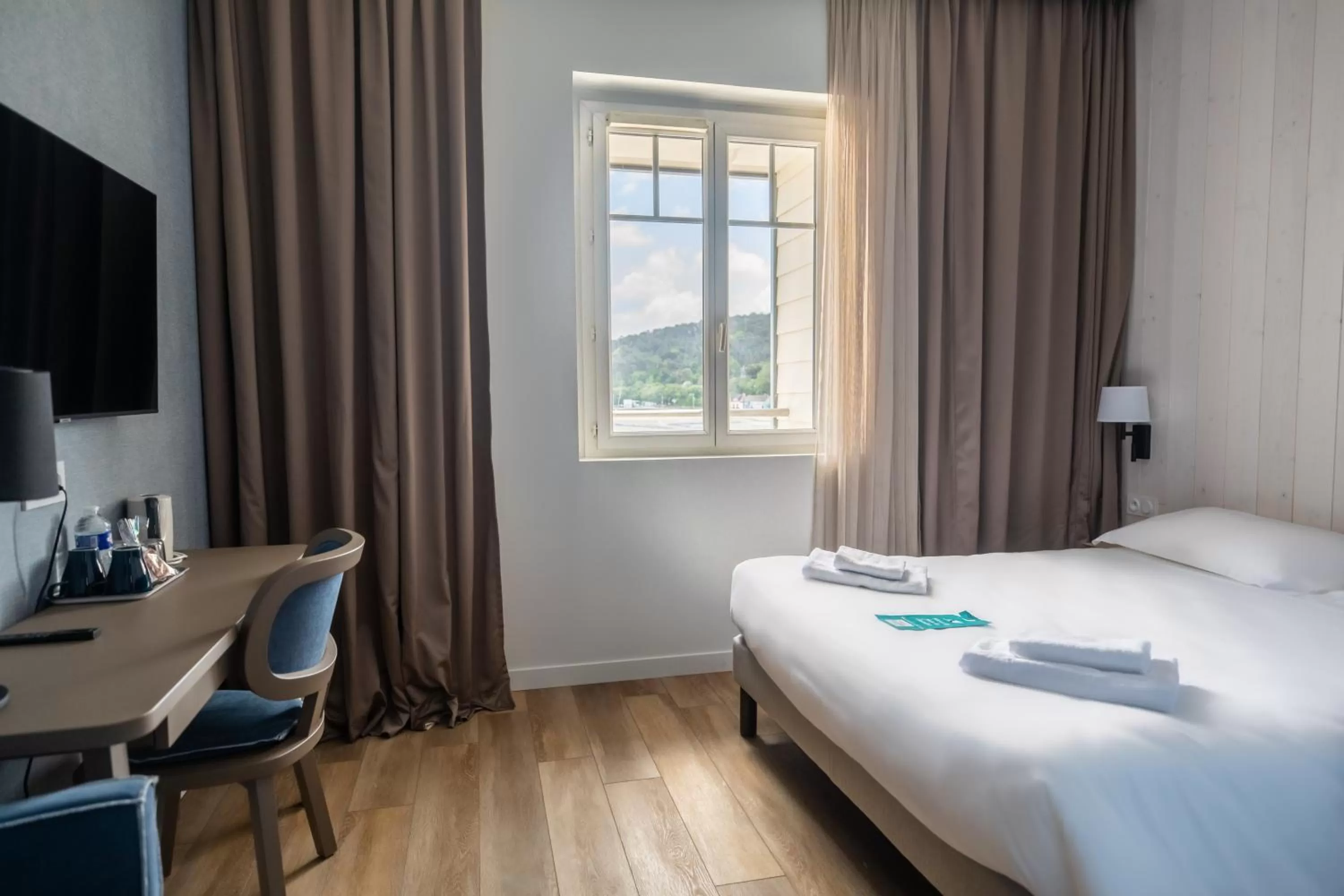 Bed in Hôtel de la Baie