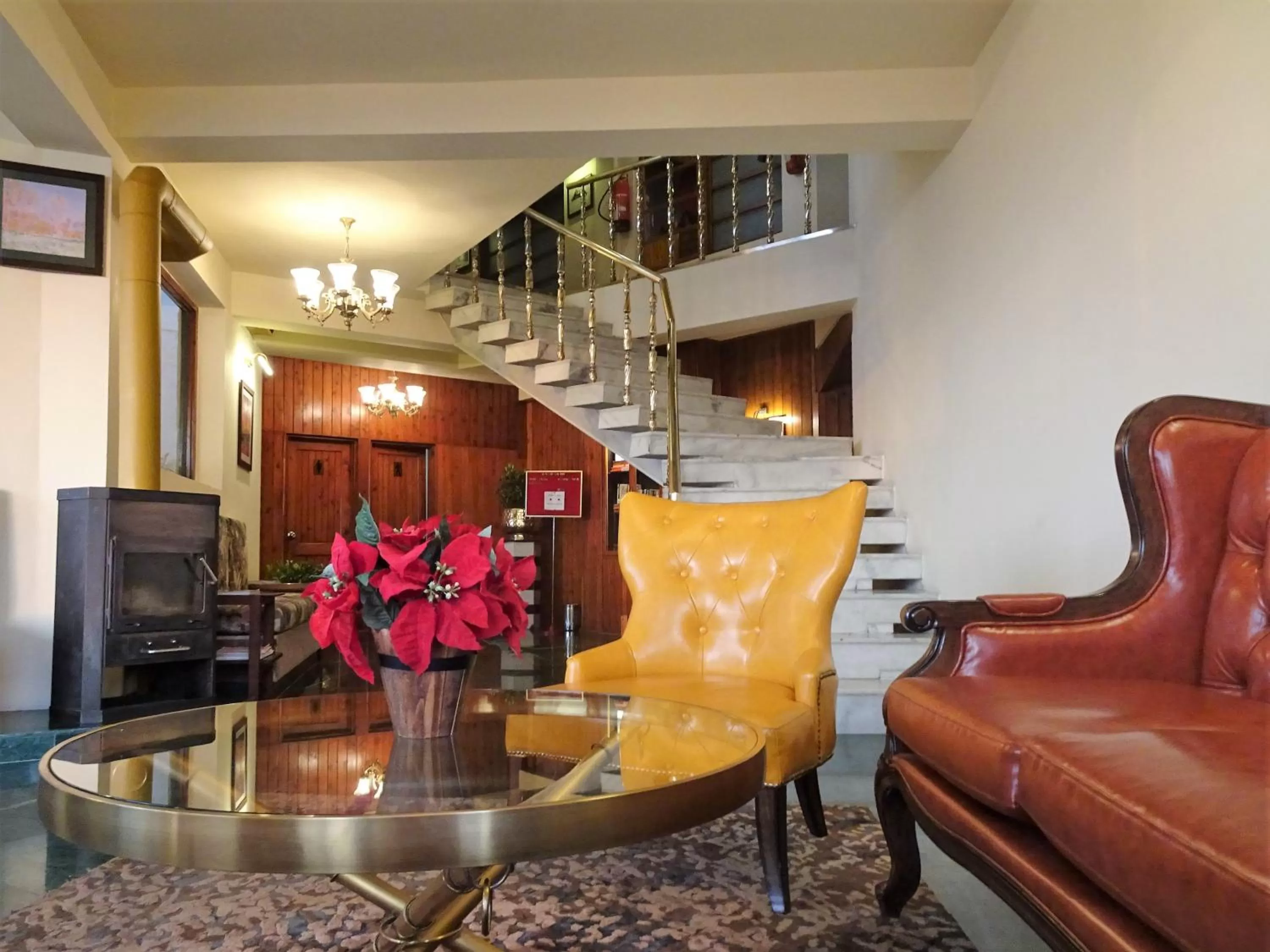 Lobby or reception in Honeymoon Inn Shimla