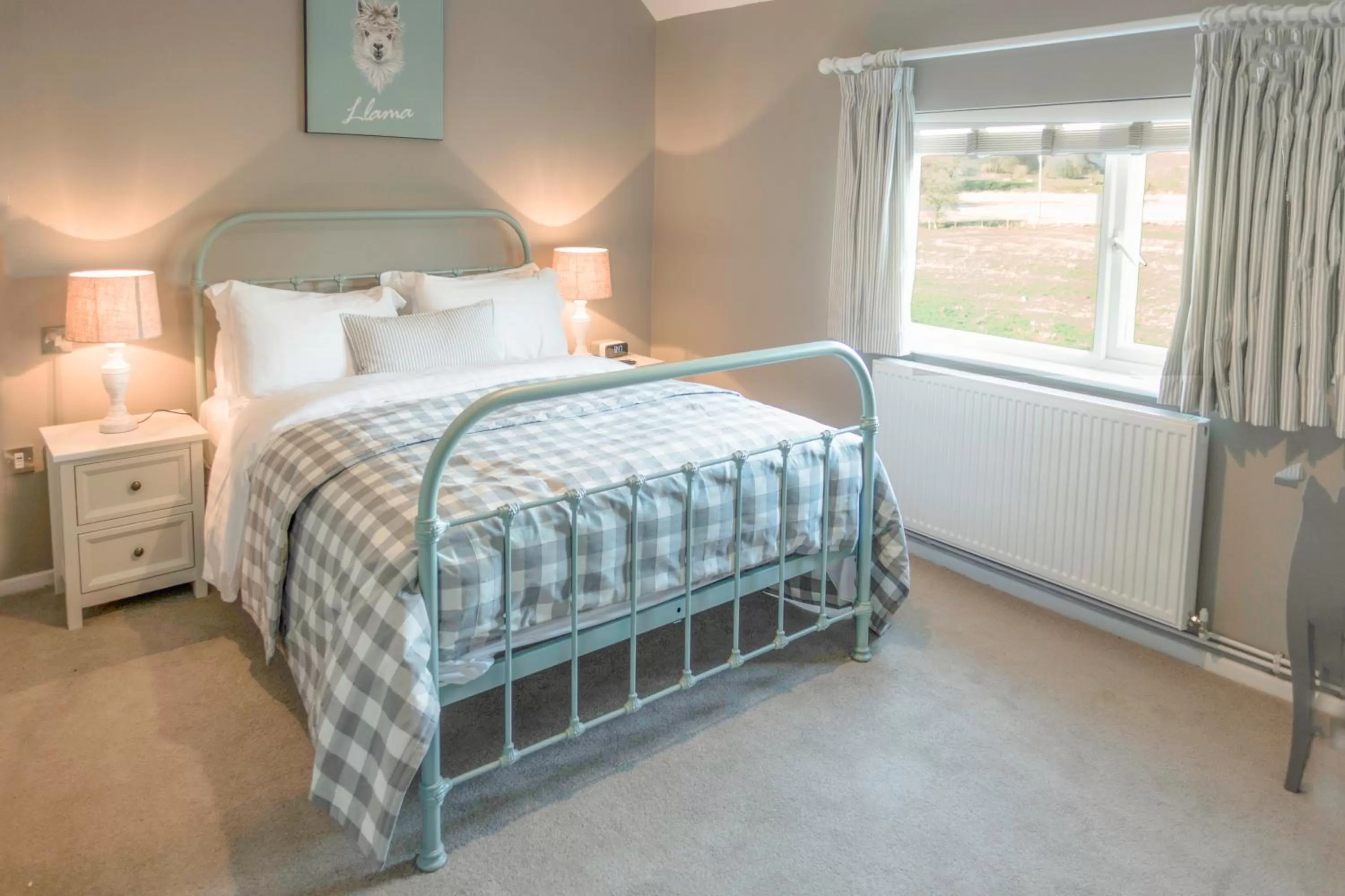 Bed in The Saracens Head