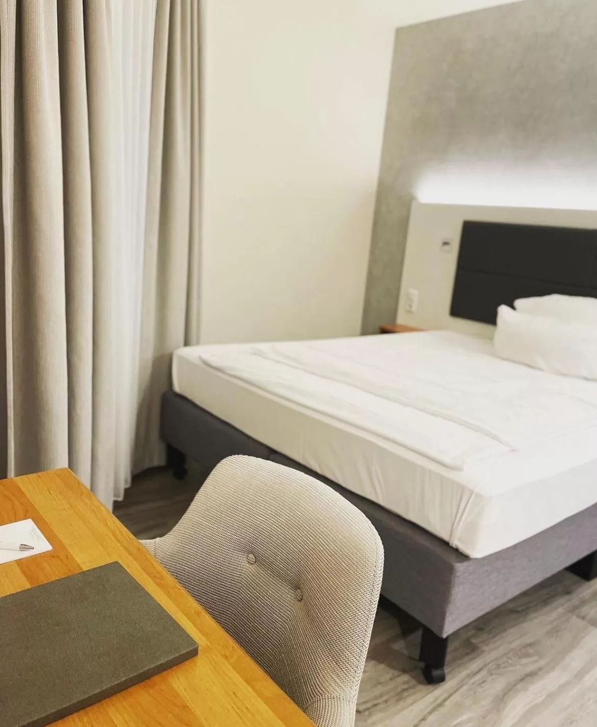 Bedroom, Bed in Tulip Inn Frankfurt Airport