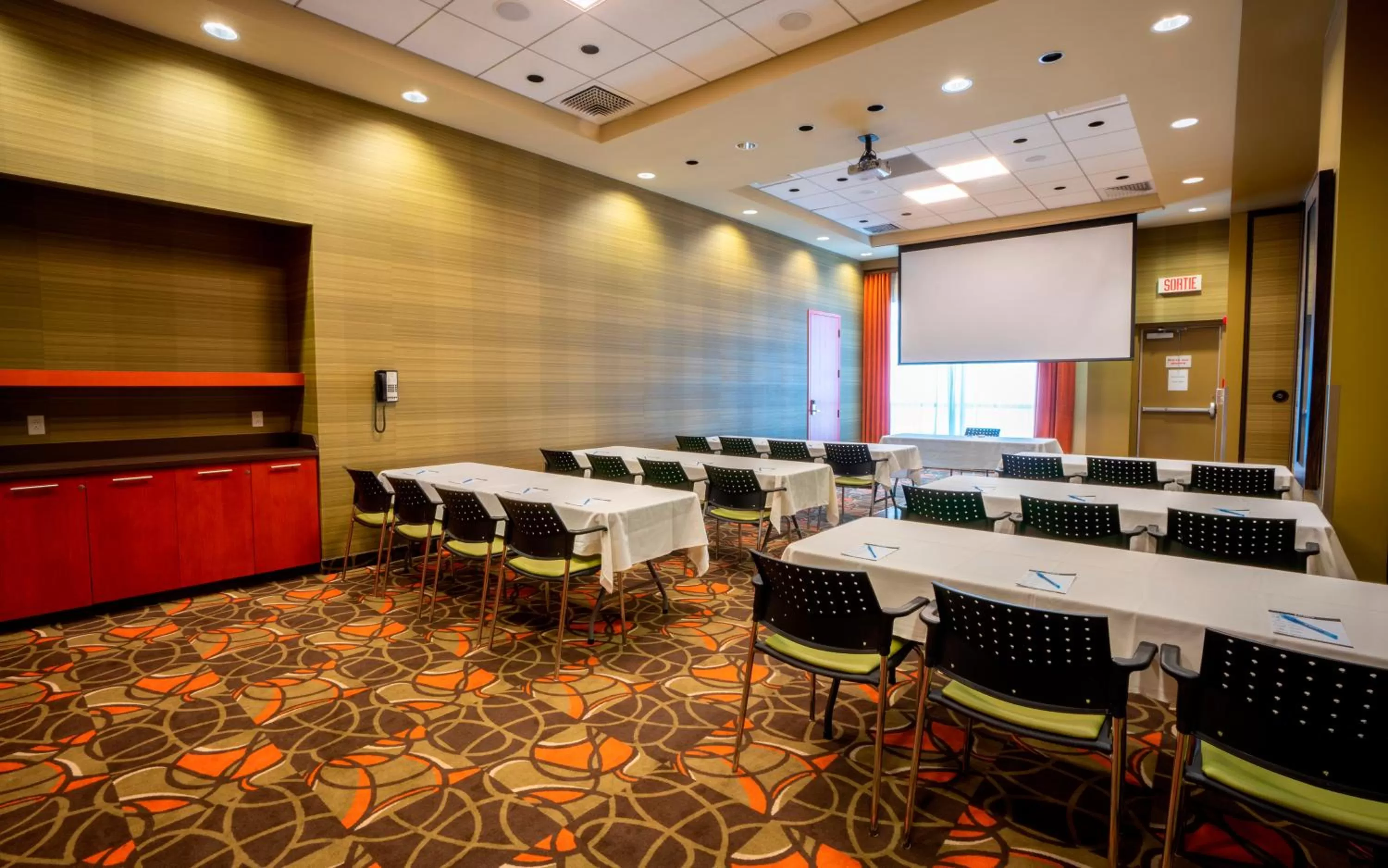 Business facilities in Hôtel Must Aéroport de Québec par JARO