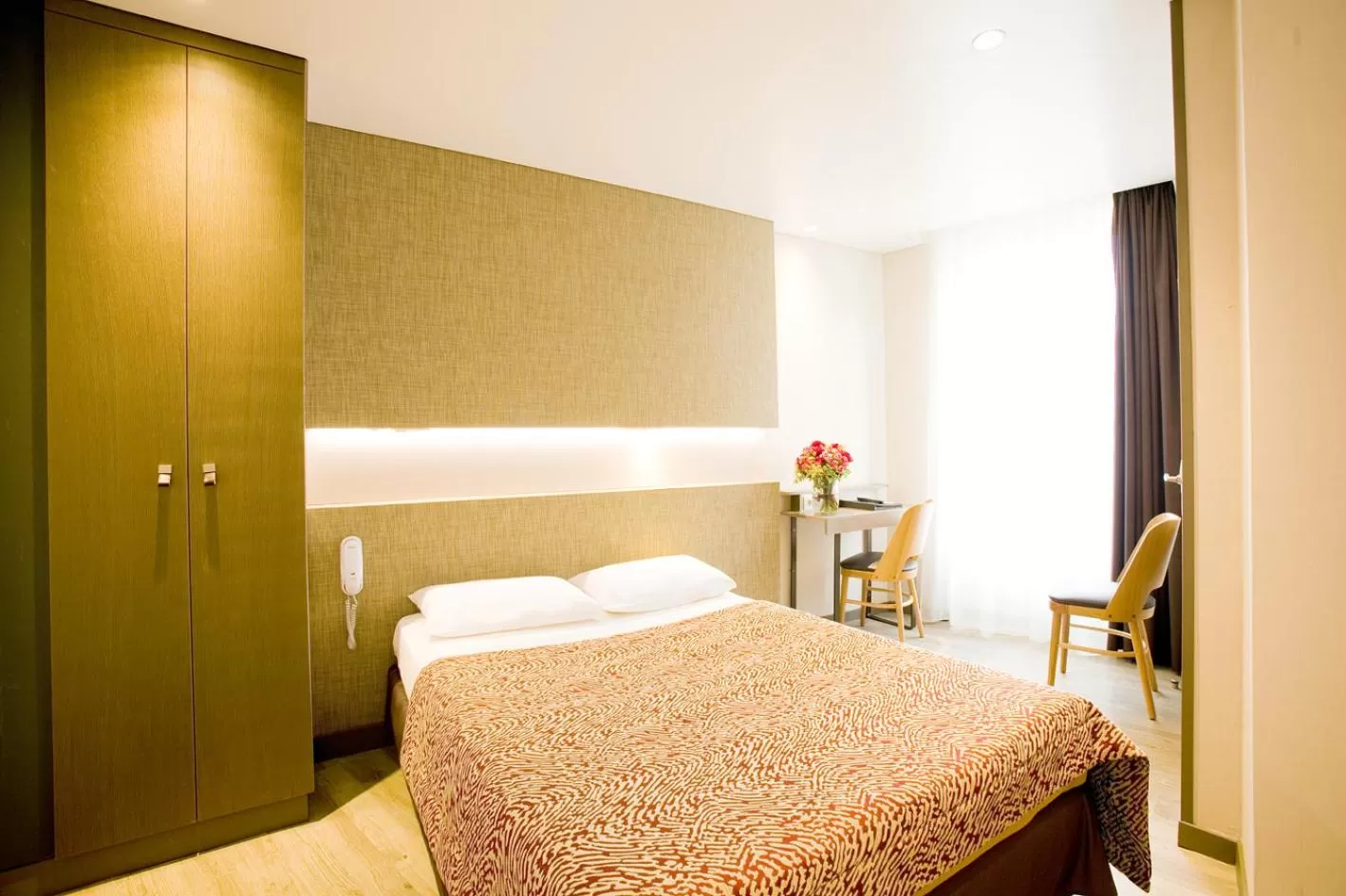 Single Comfort Room in Central Hotel Paris