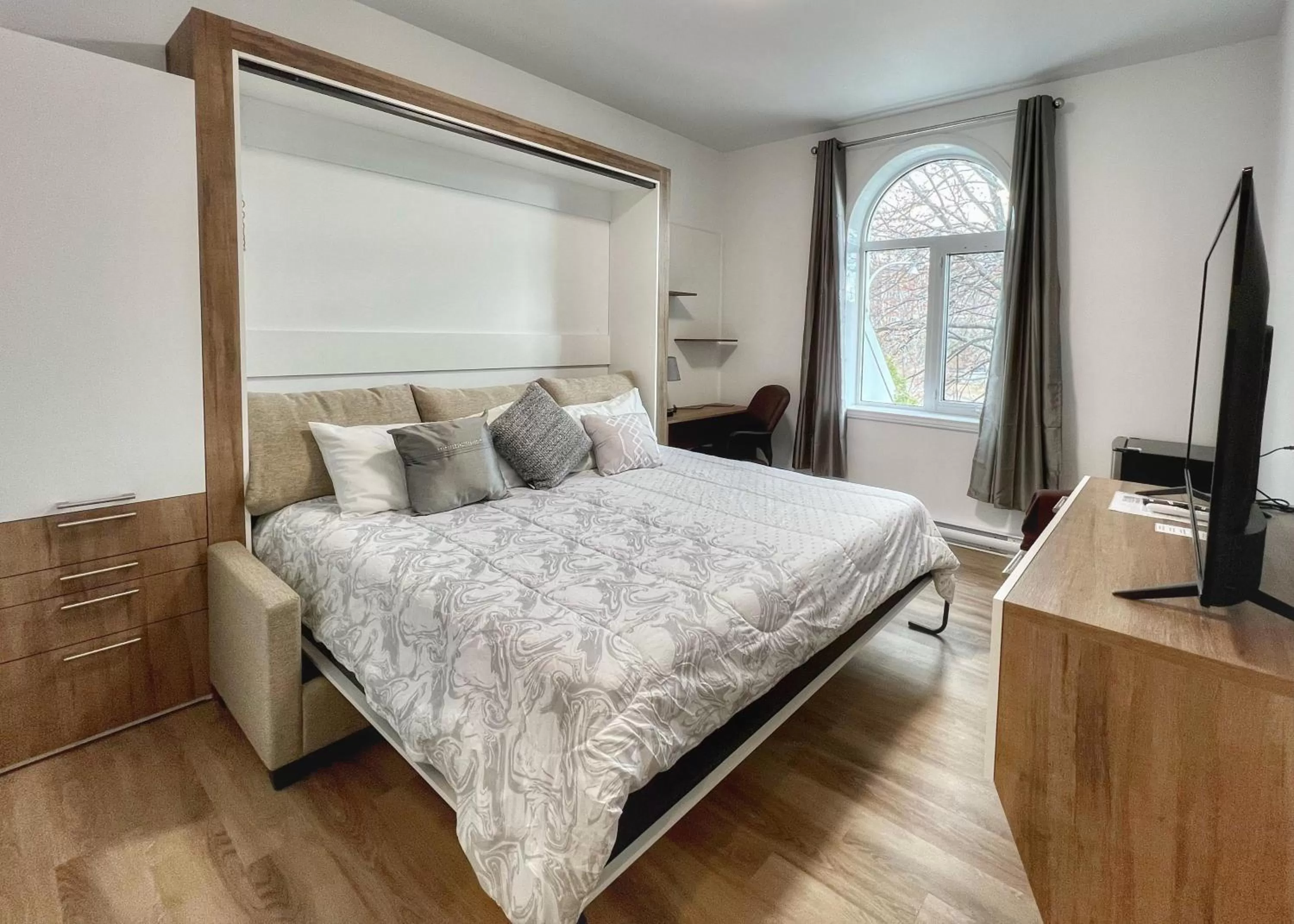 Bed in Auberge Le St-Alexis