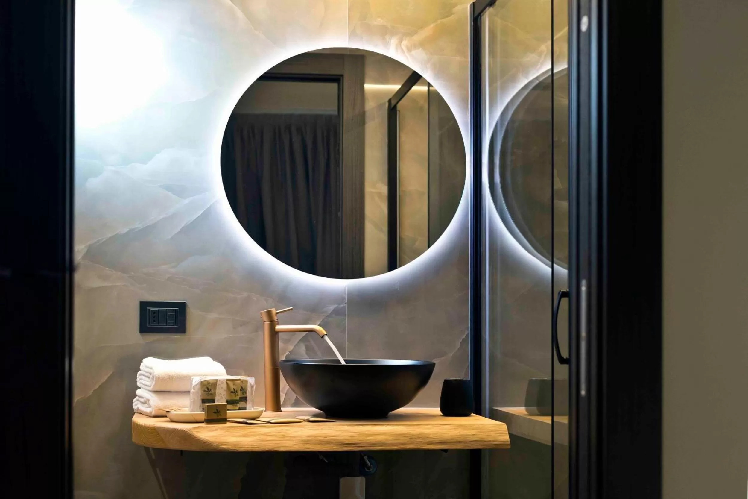 Shower in Boutique Hotel Sirmione