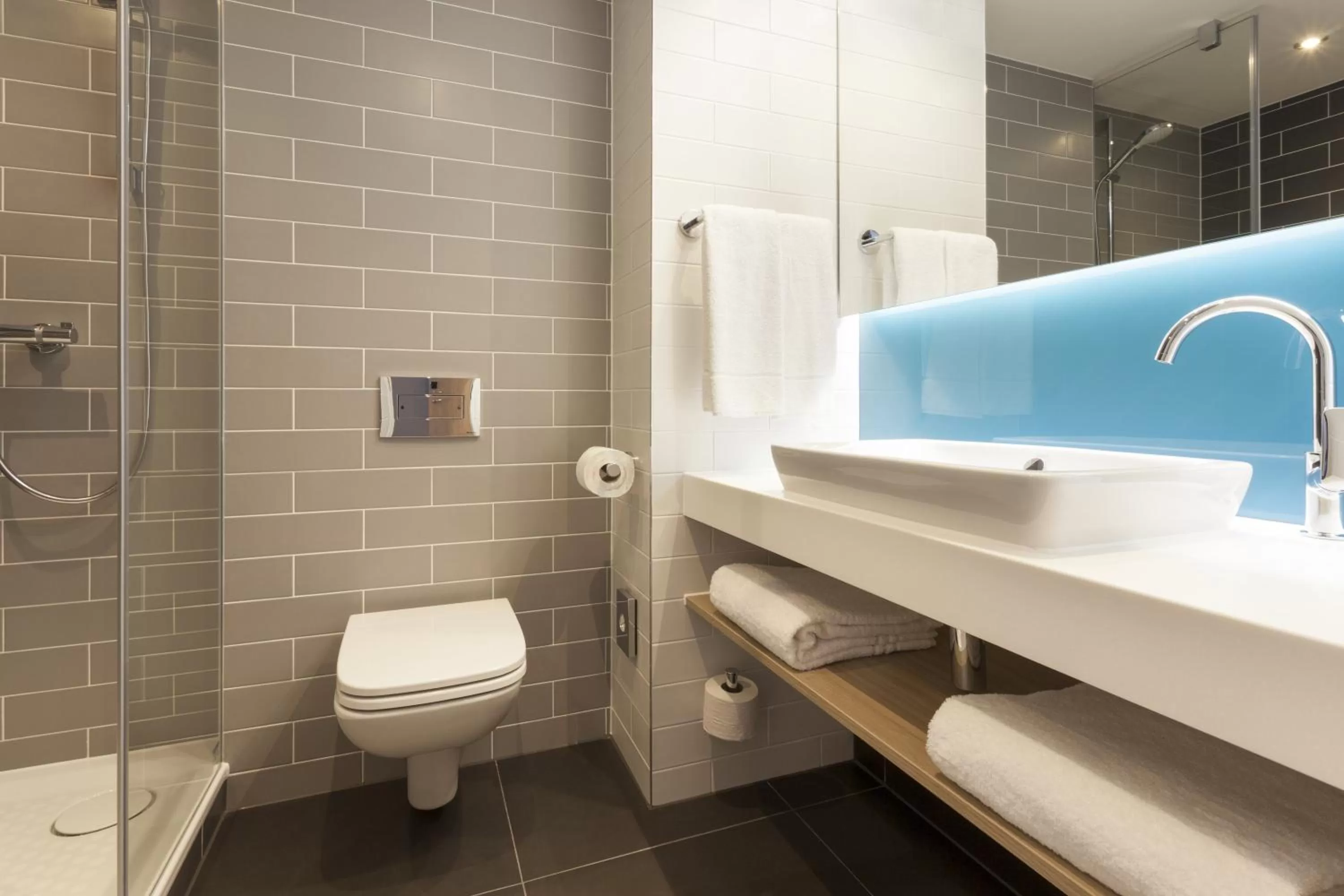 Bathroom in Holiday Inn Express St. Albans - M25, Jct.22