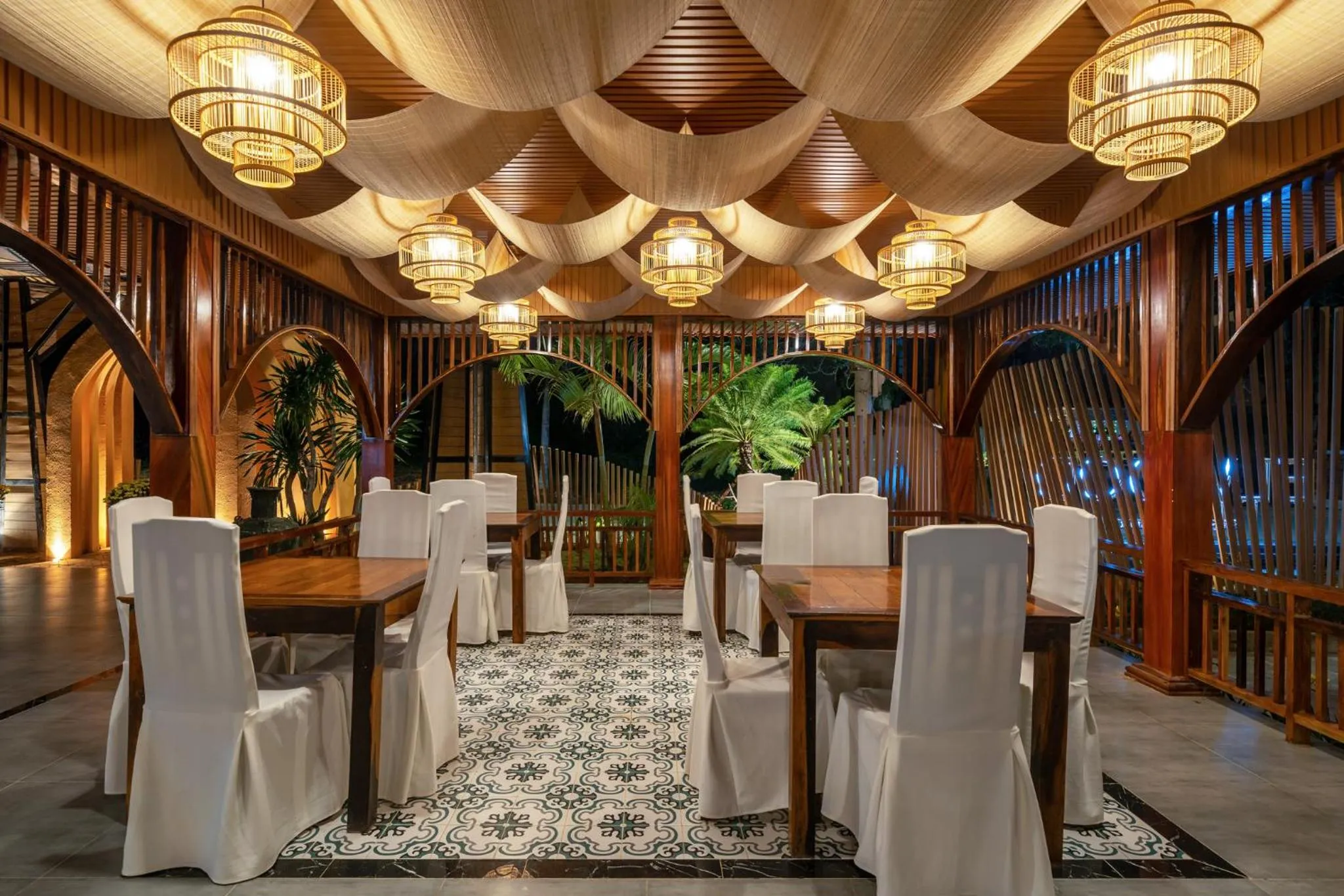 Restaurant/places to eat in Elwood Premier Resort Phu Quoc