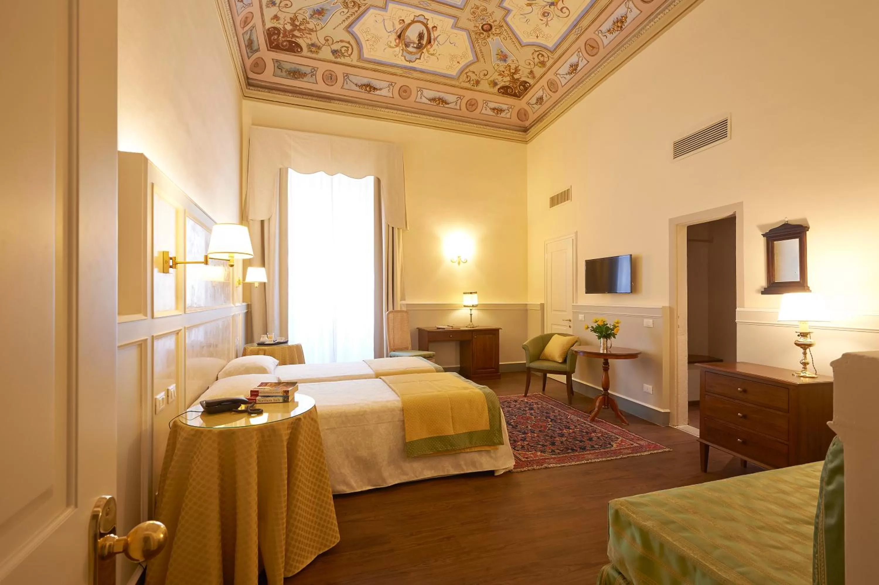 Shower, Bed in Hotel Firenze Capitale