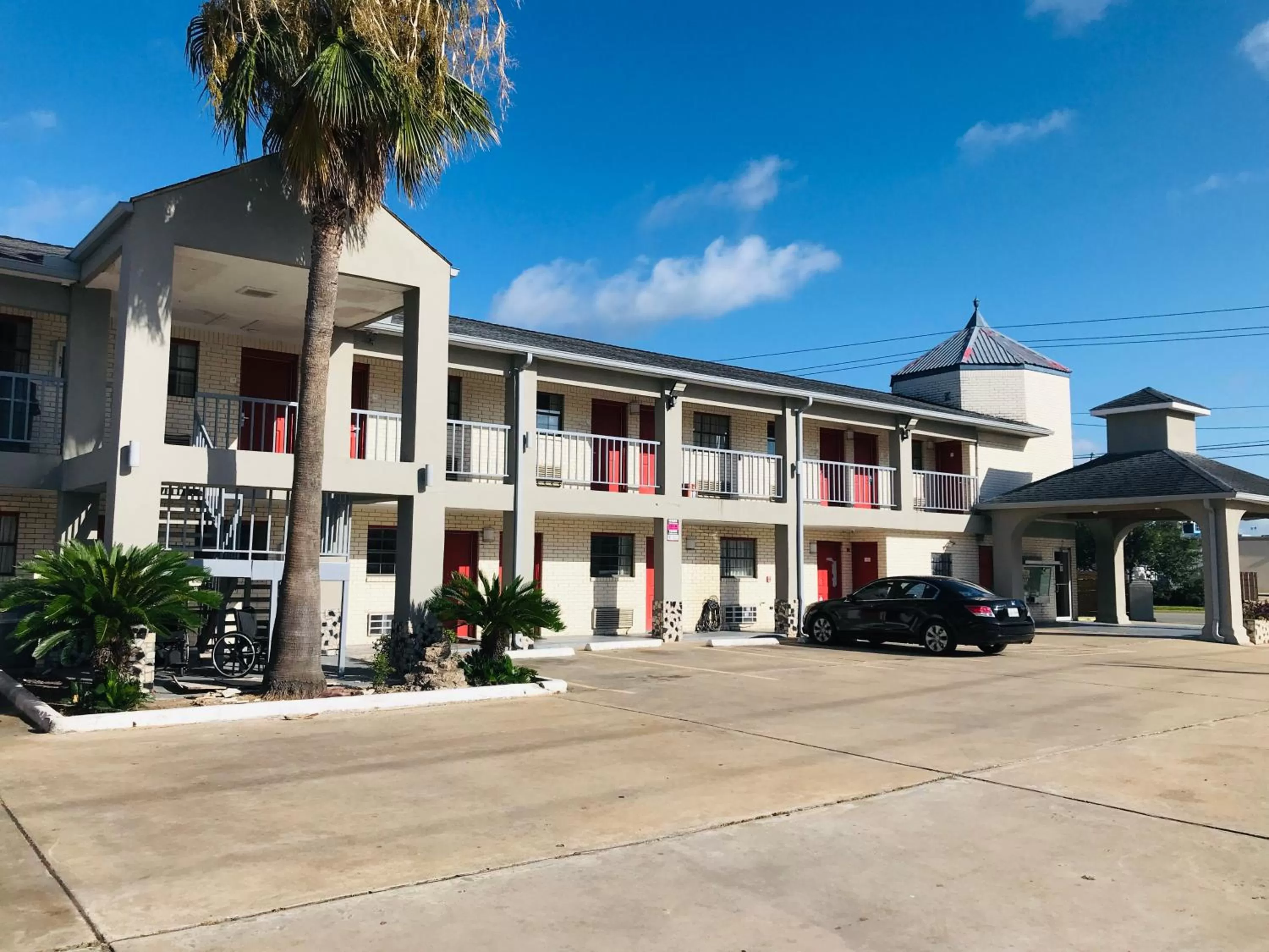 Property building in Summit Inn - Houston Medical Center - NRG Park