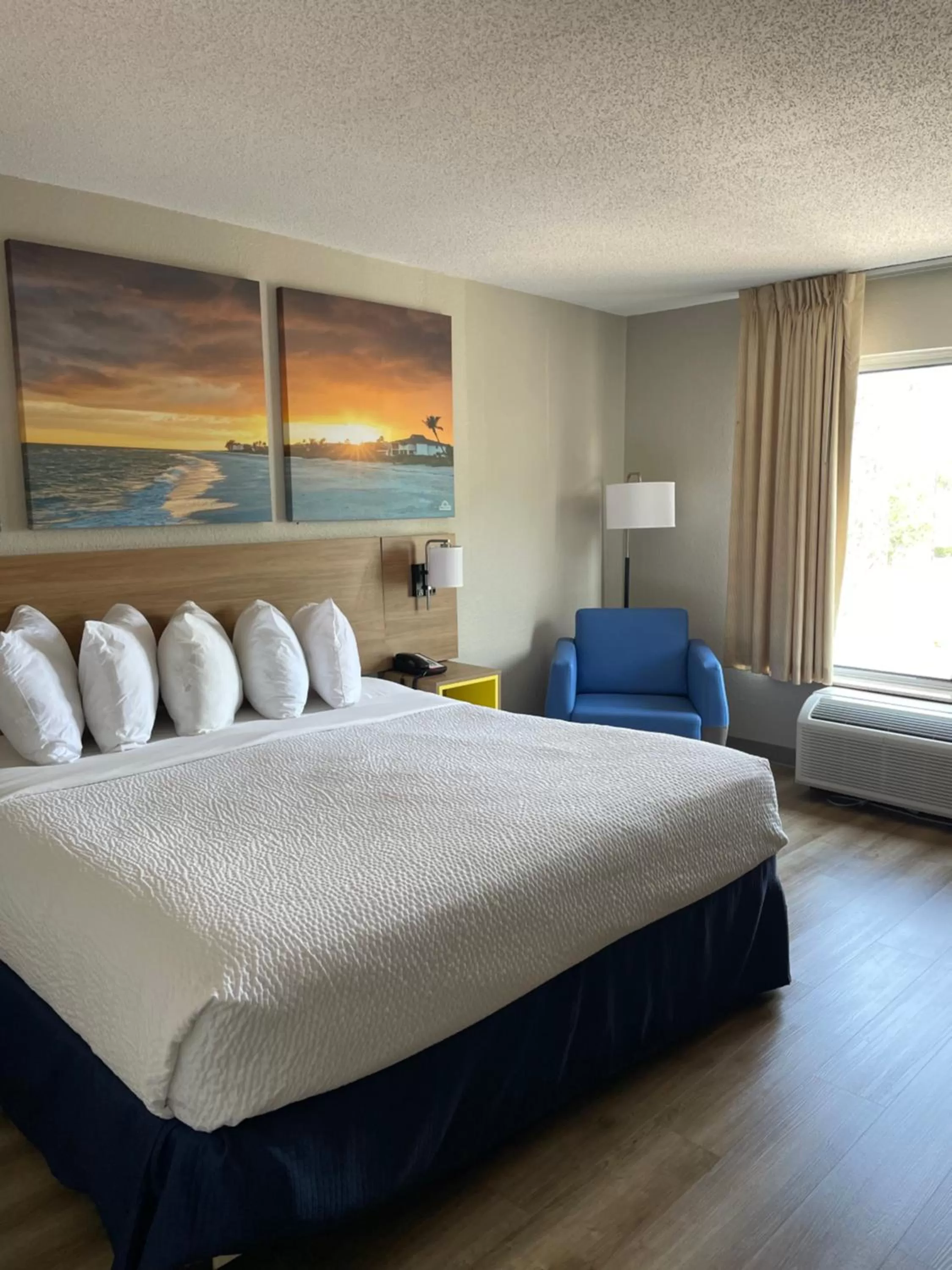 Bed in Days Inn by Wyndham Florence Near Civic Center