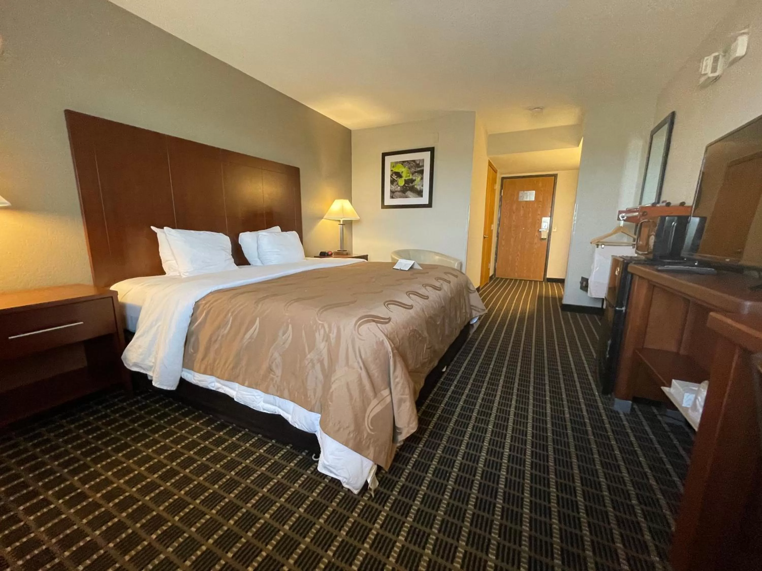 Bed in Quality Inn Madison West Near University Area