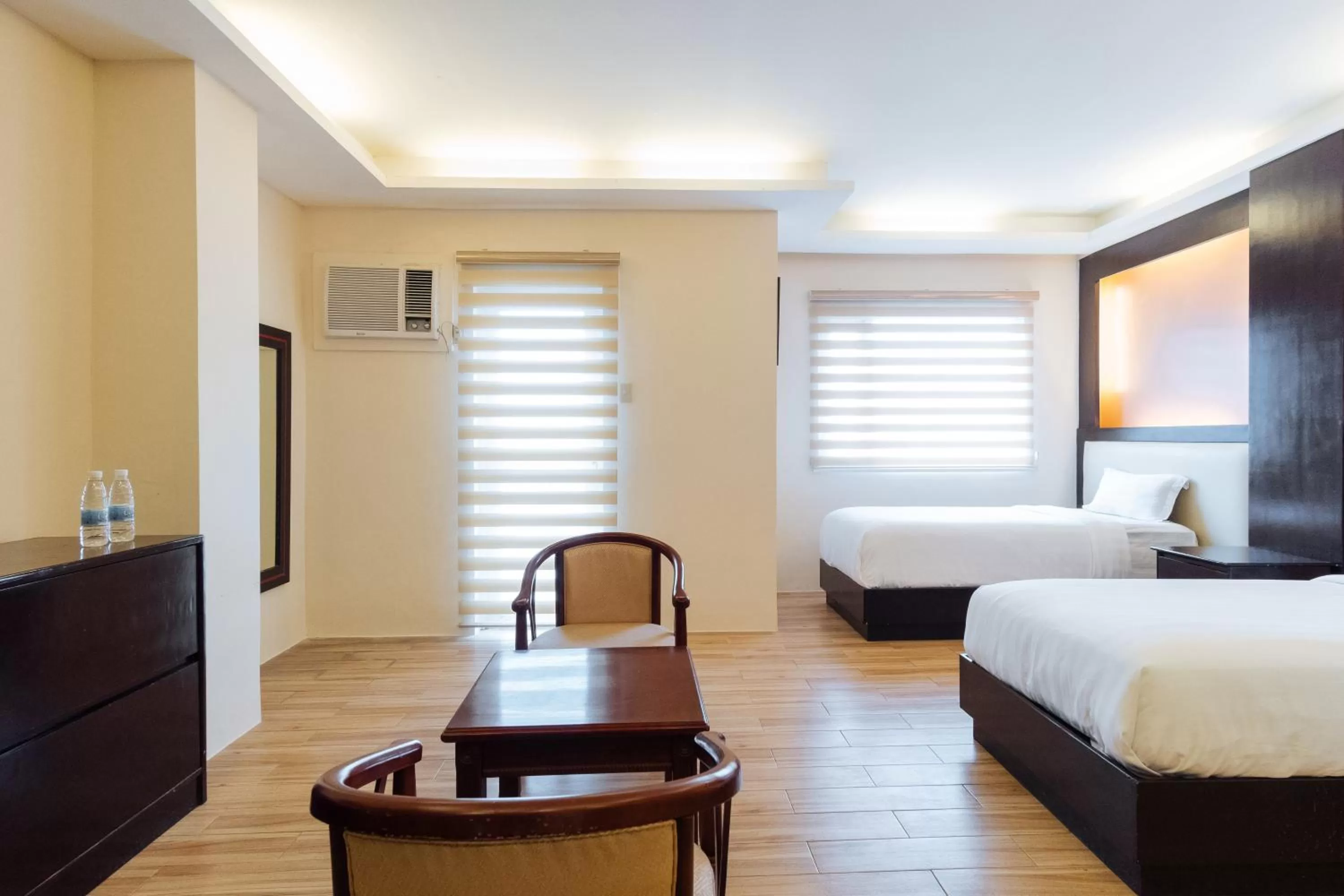 Photo of the whole room in Northpointe Residences