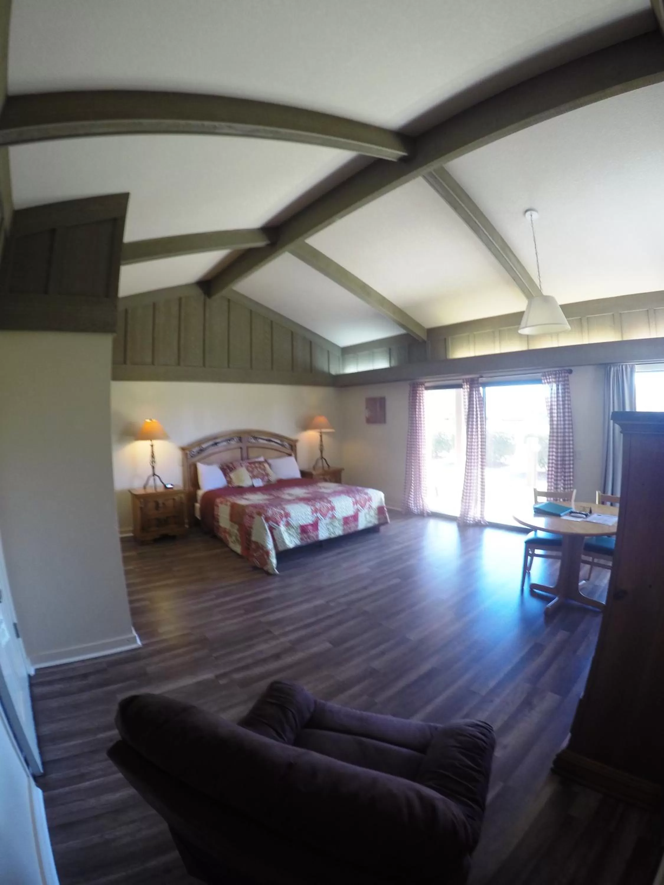 Photo of the whole room, Bed in Ridgemark Golf Club and Resort