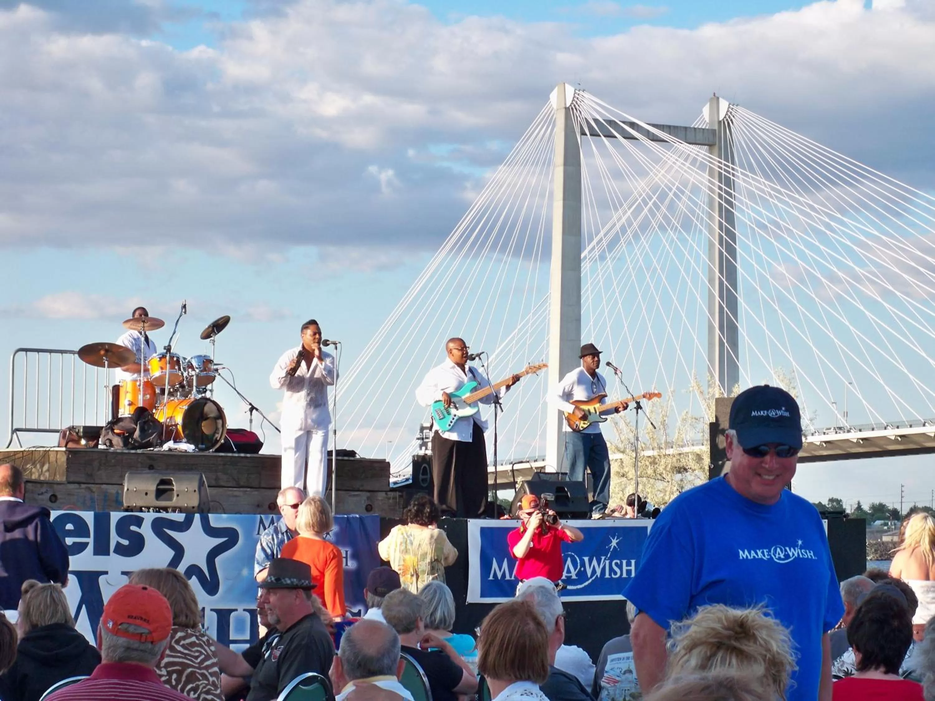 Summer in Clover Island Inn