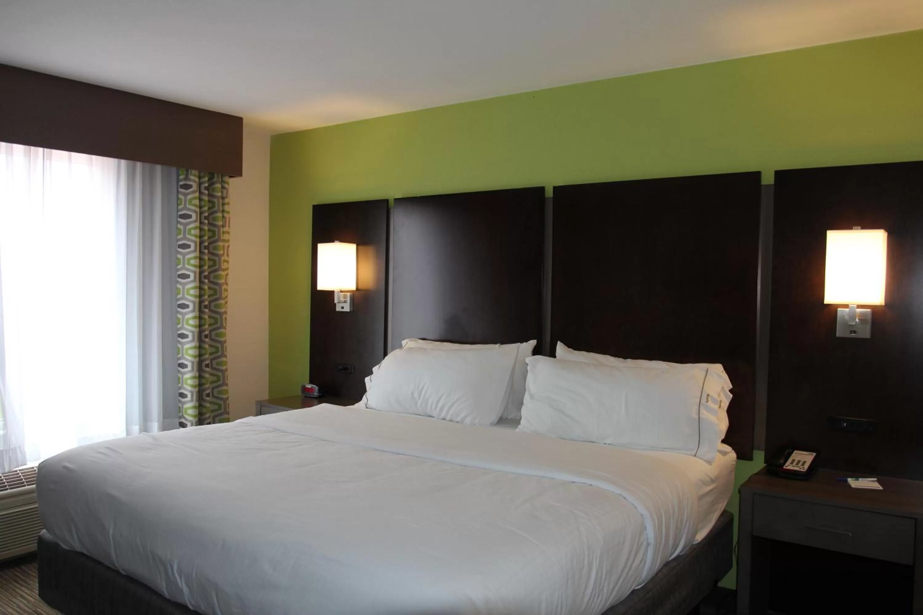 Bedroom, Bed in Holiday Inn Express & Suites Sweetwater by IHG