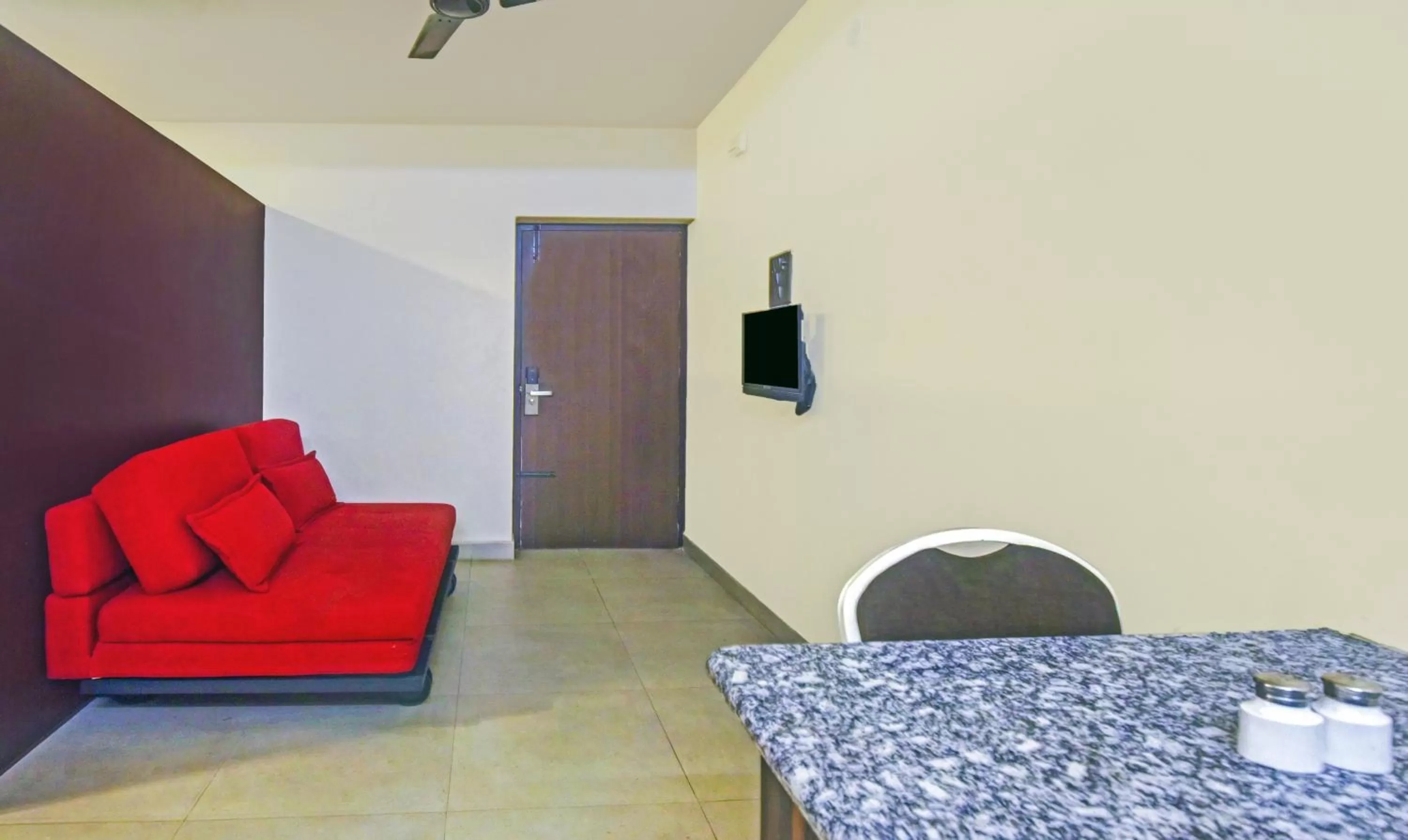 Seating area in Treebo Kingsbury Fiesta Vellore