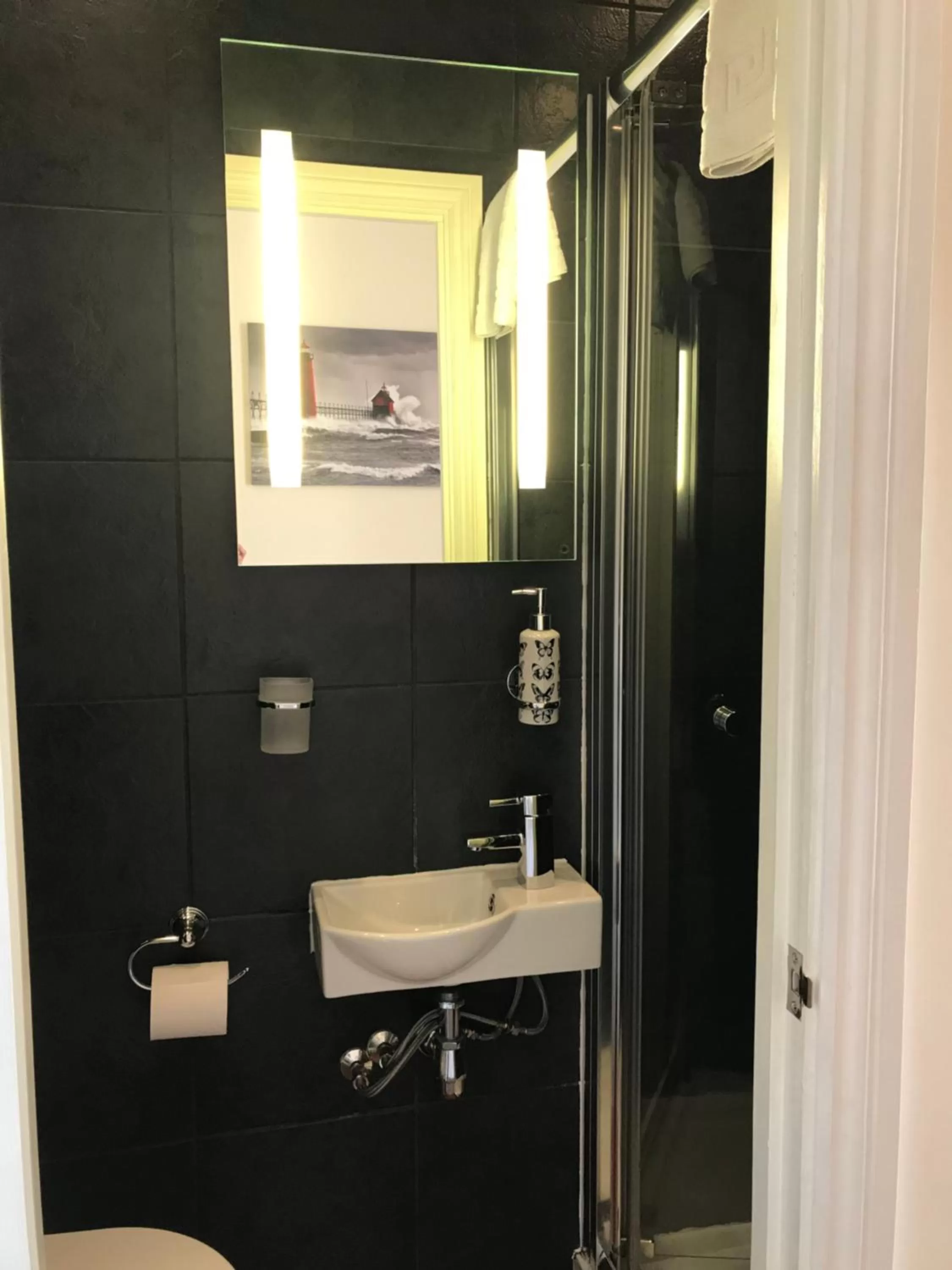 Shower in Cassandra Guest House