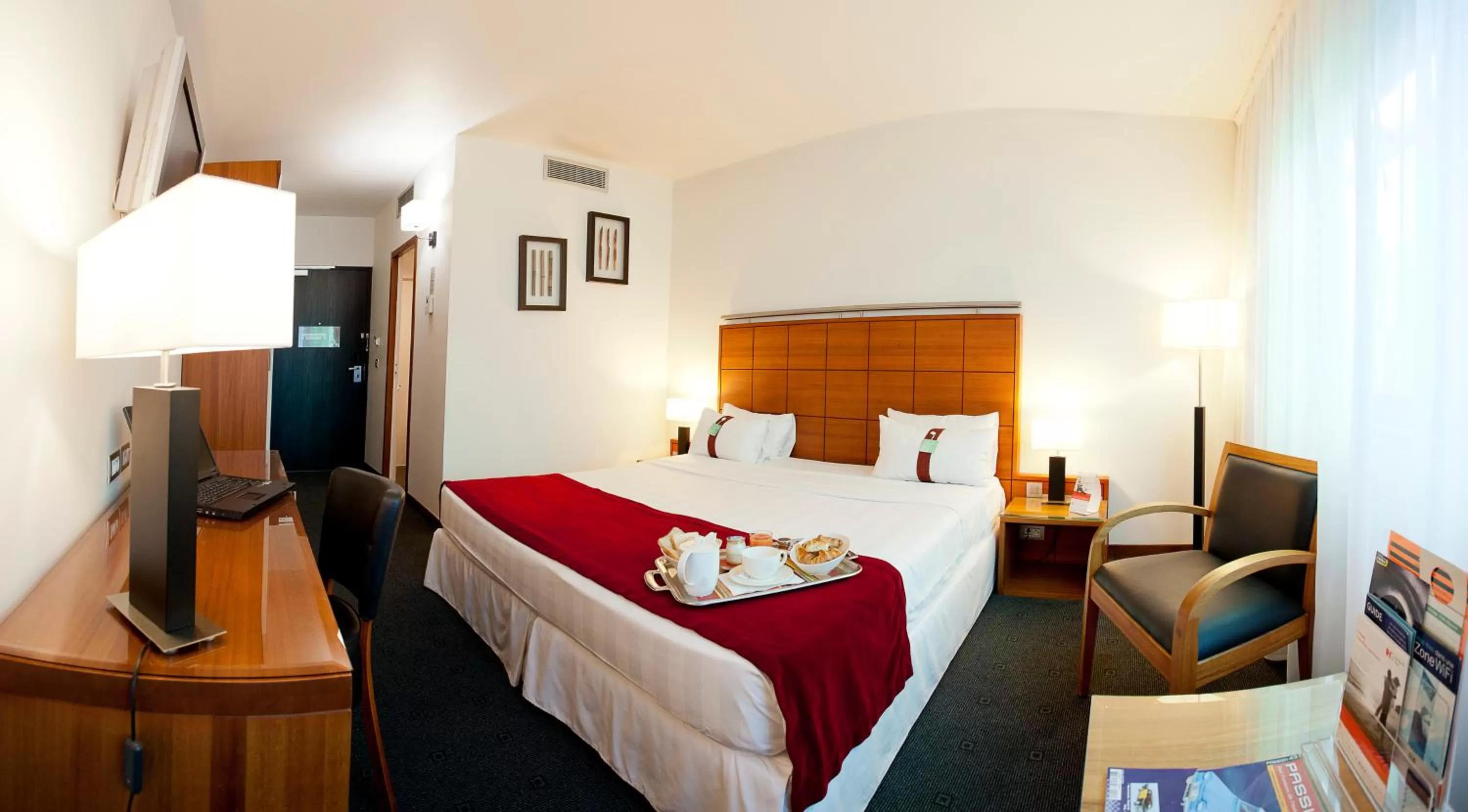 Photo of the whole room, Bed in Holiday Inn Bordeaux Sud - Pessac by IHG