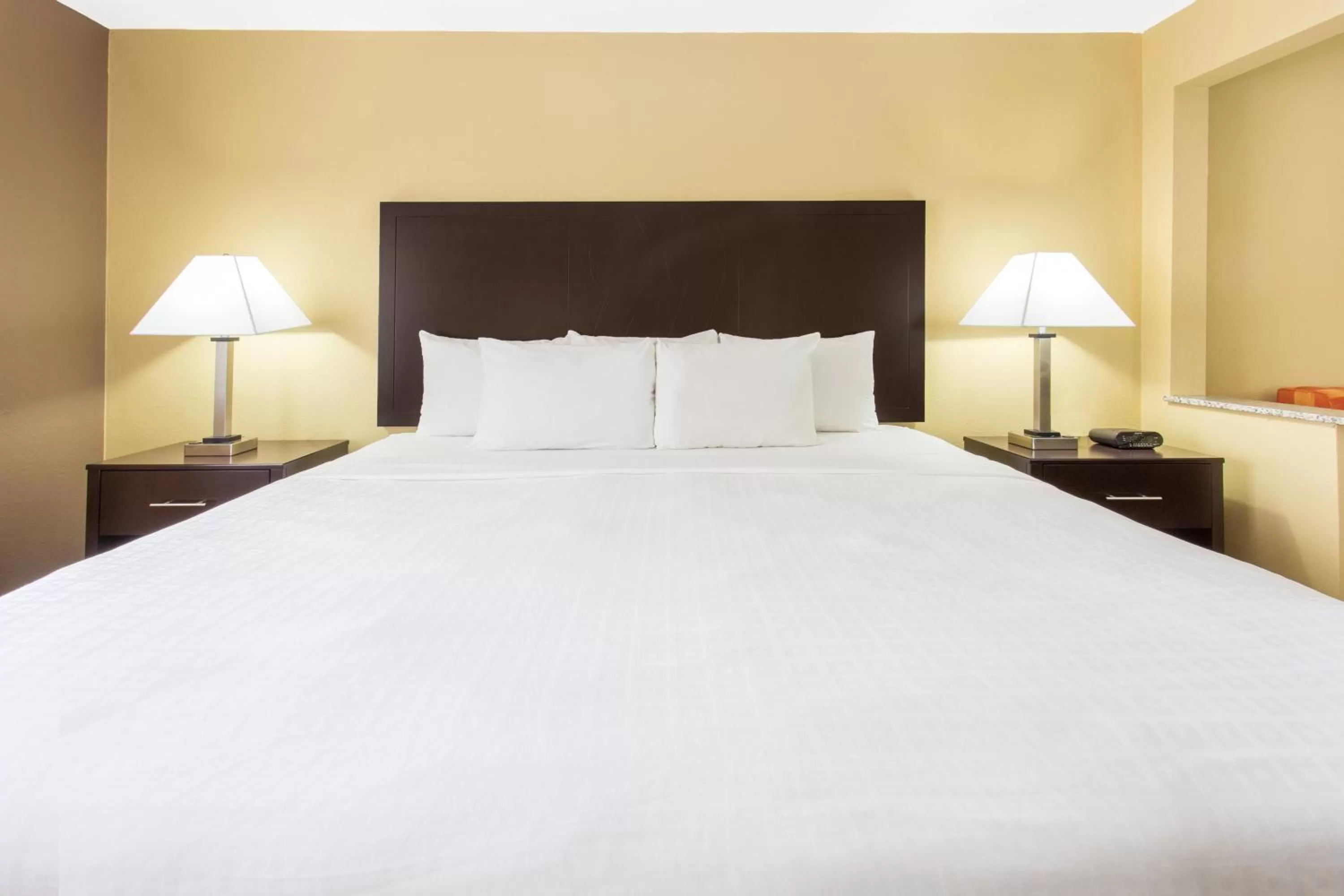 King Room - Mobility Access/Non-Smoking in Days Inn & Suites by Wyndham Davenport East