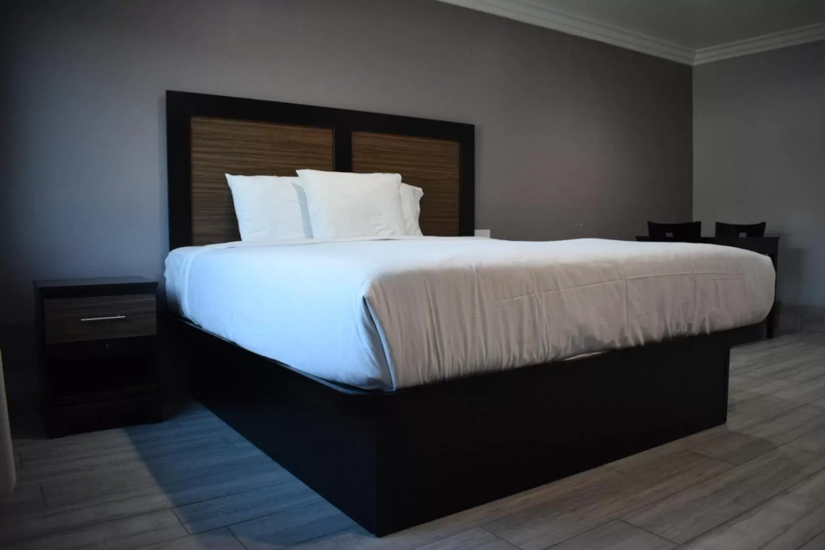 Bedroom in Willow Tree Inn & Suites