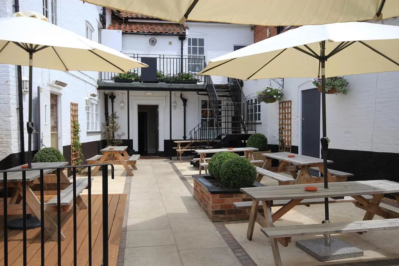 Patio in The Loddon Swan