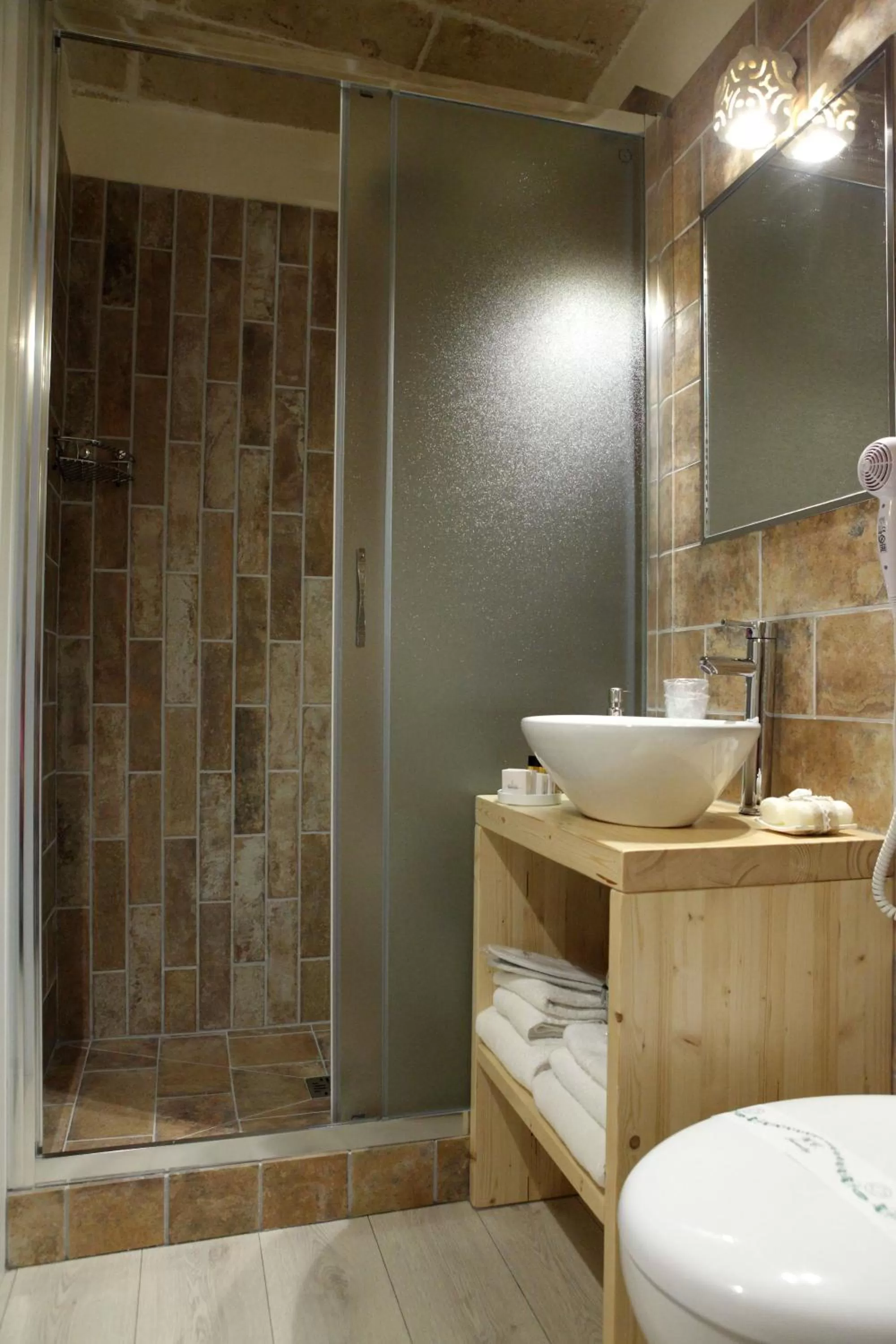 Shower in La Pergola ai Sassi