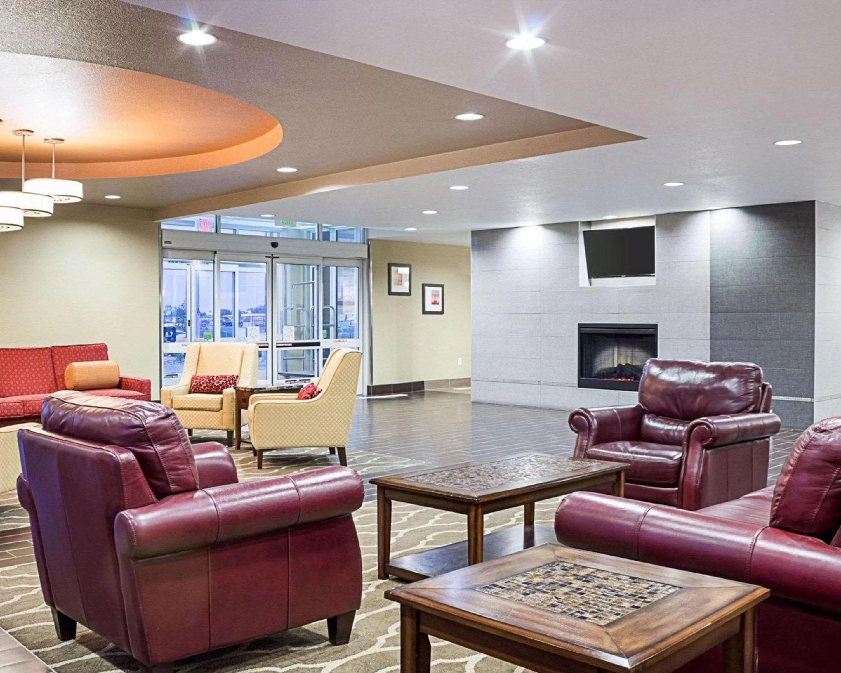 Lobby or reception in Comfort Suites Minot South