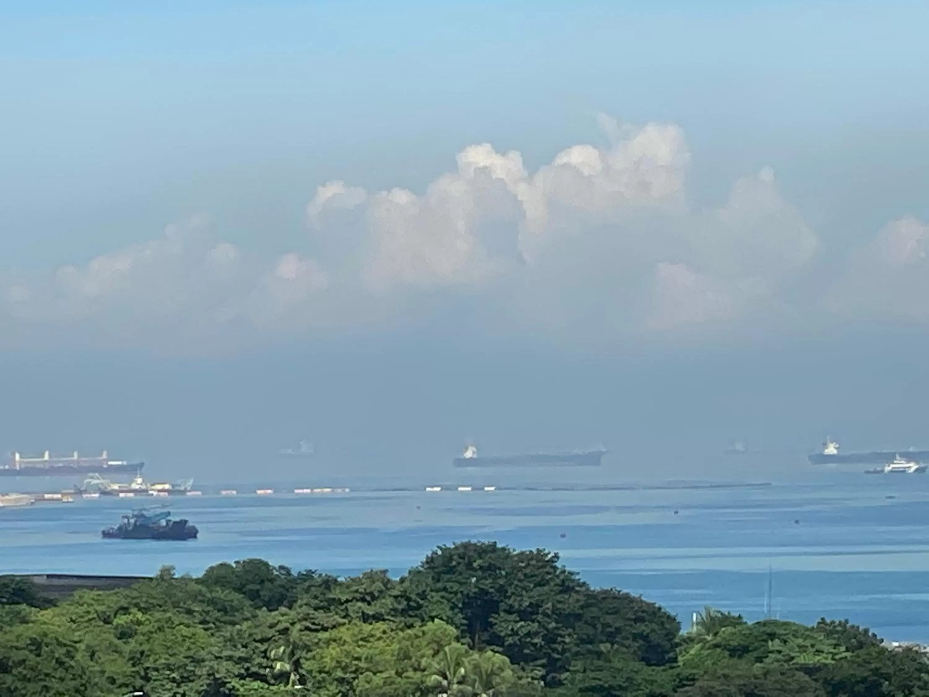 Lake view in Le 10 The Radiance Manila Bay