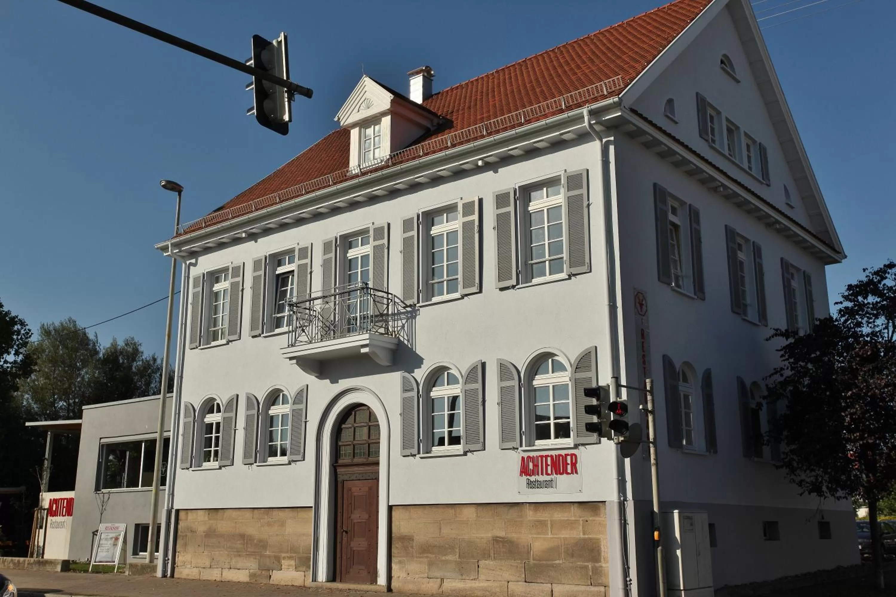 Facade/entrance in Achtender