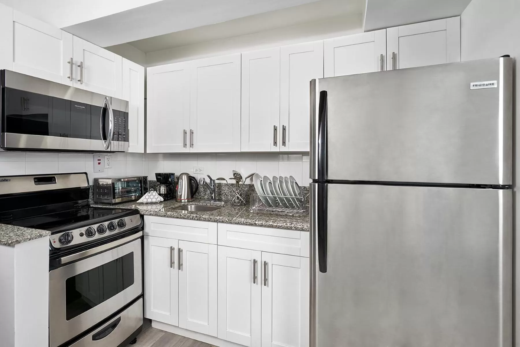 Kitchen or kitchenette in R Hotel Kingston