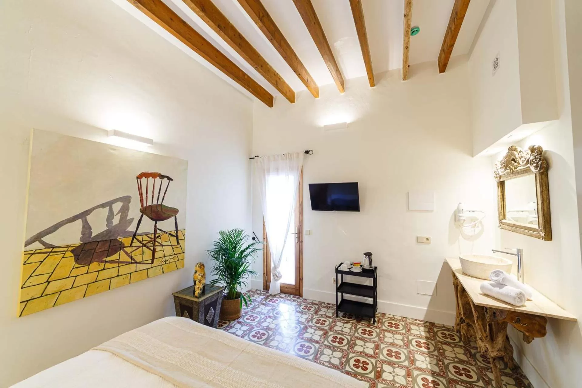 TV/Entertainment Center in Flor de Mandarina