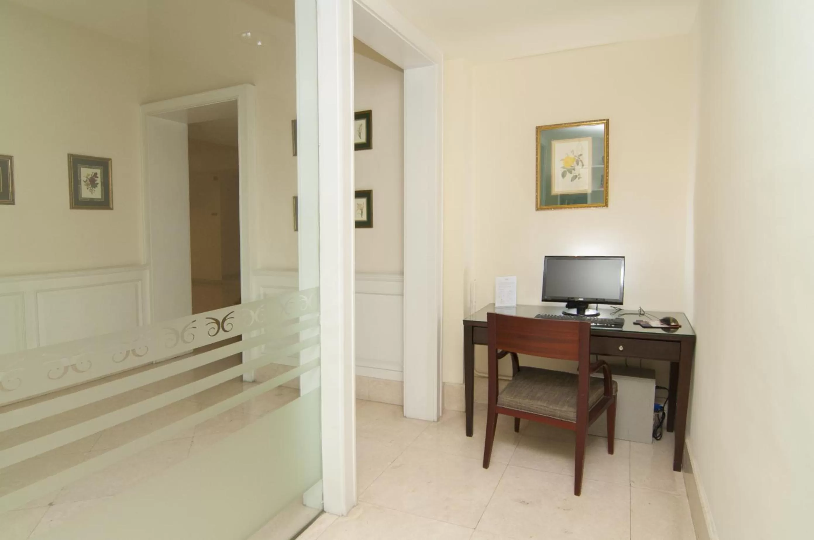 Library in Wedgewood Residences