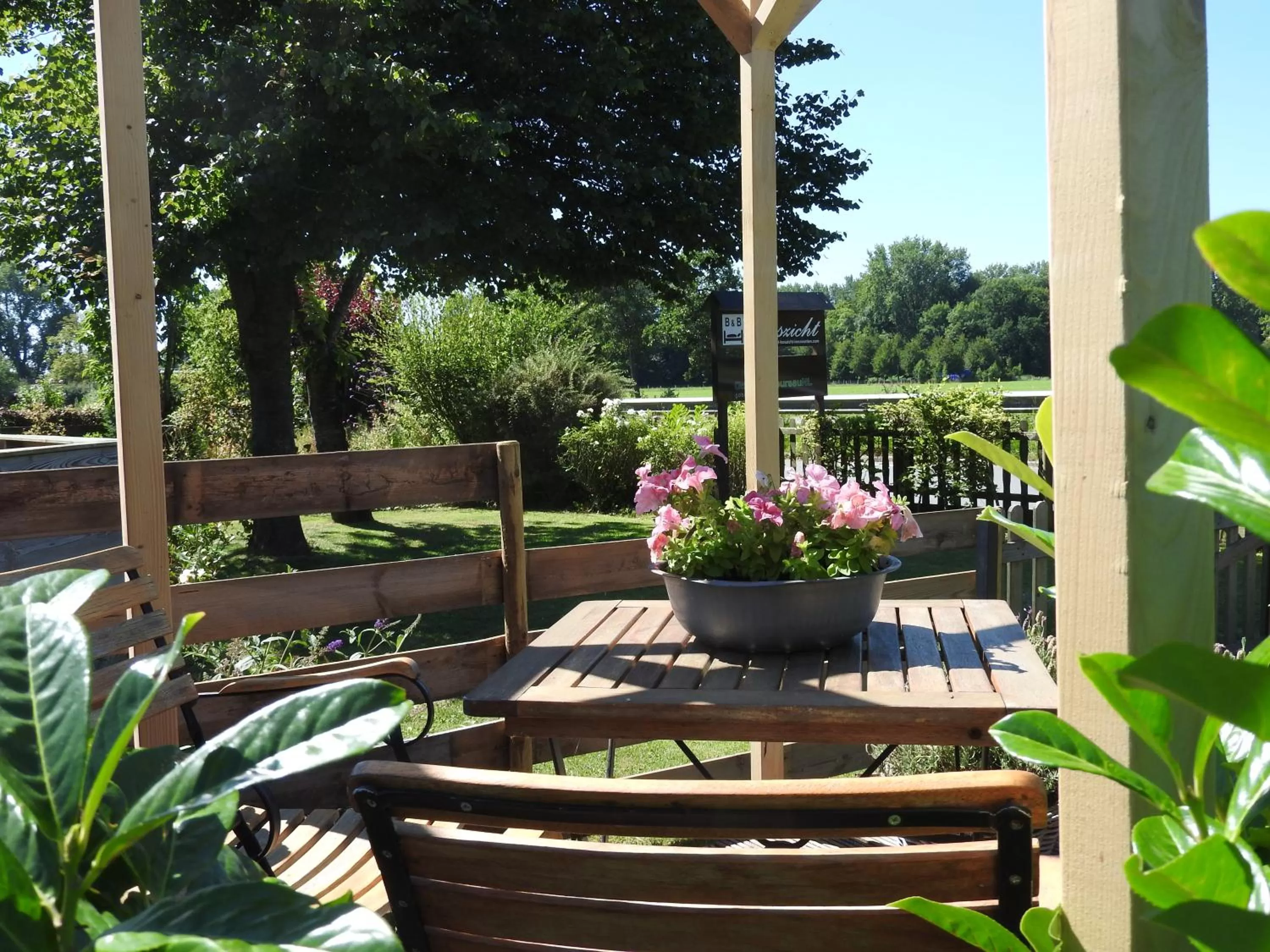 Garden in Bed & Breakfast Boszicht Leeuwarden