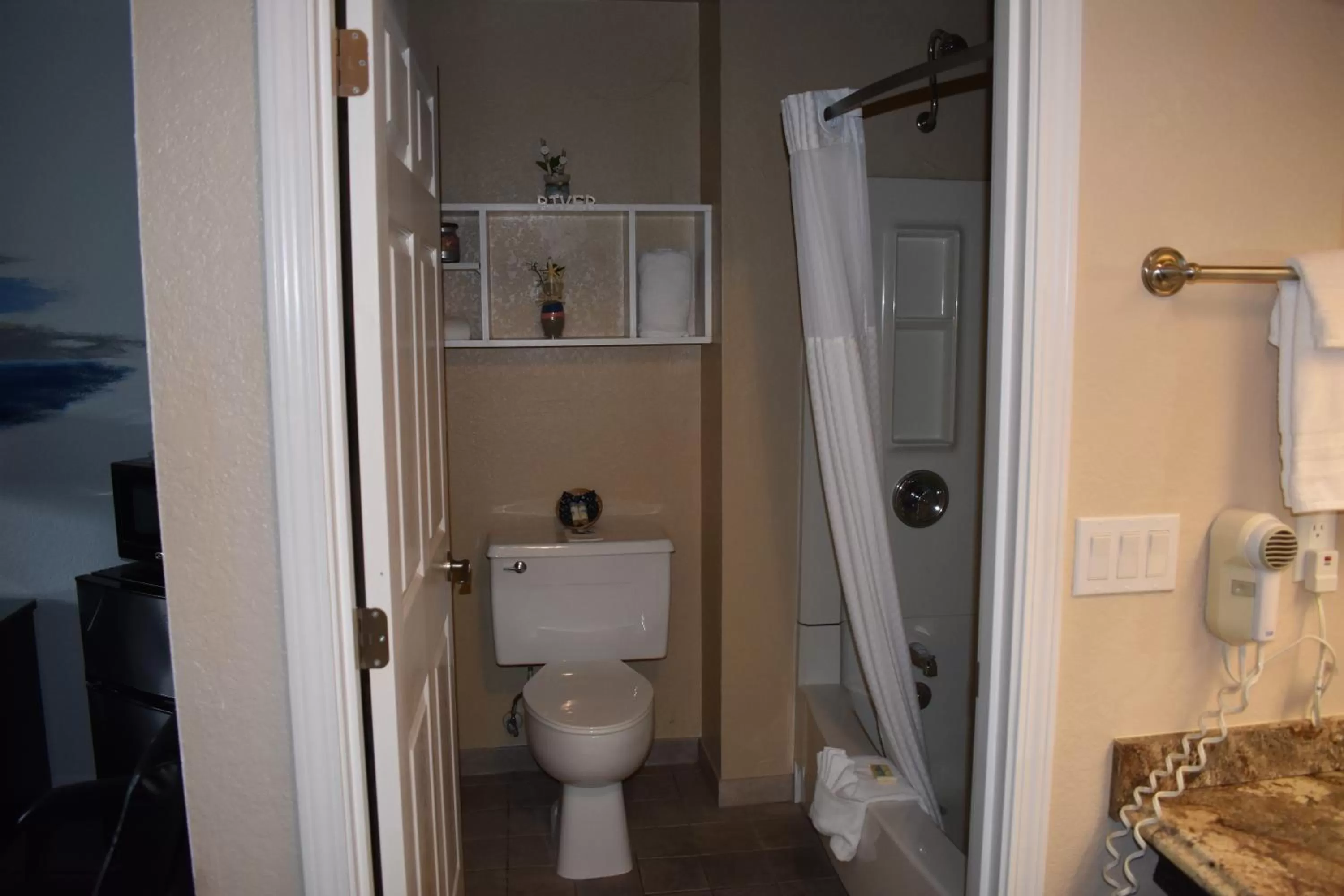 Bathroom in Lighthouse Cove Inn