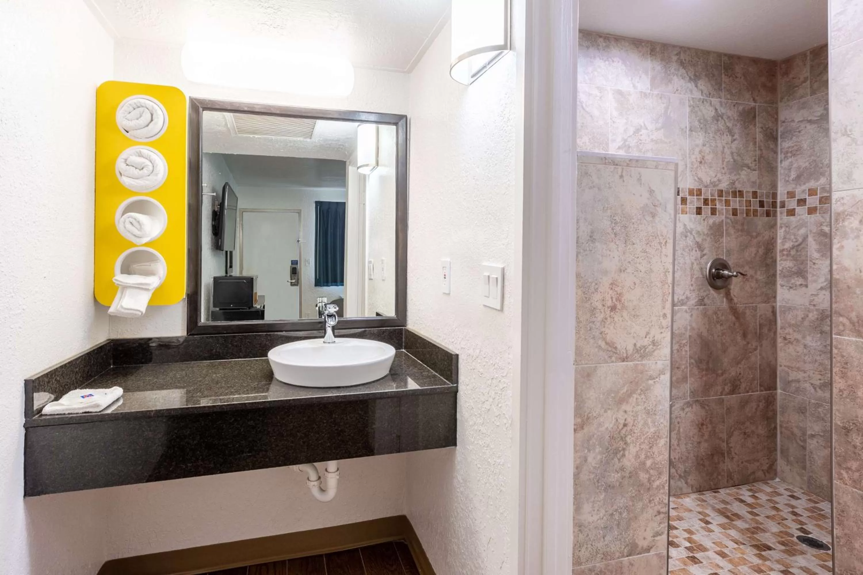 Bathroom in Motel 6-Valdosta, GA - University