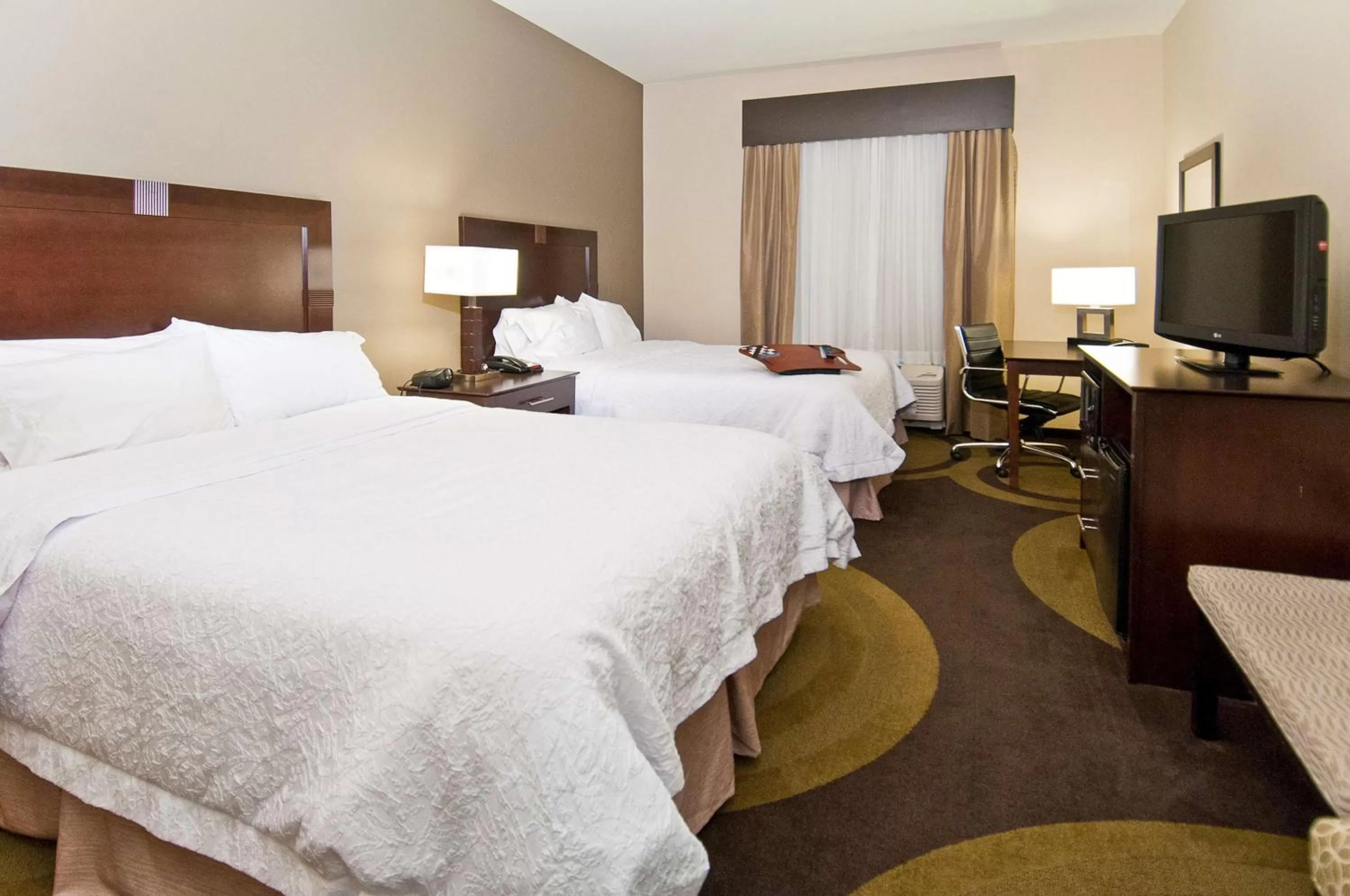 Bed in Hampton Inn Maumelle