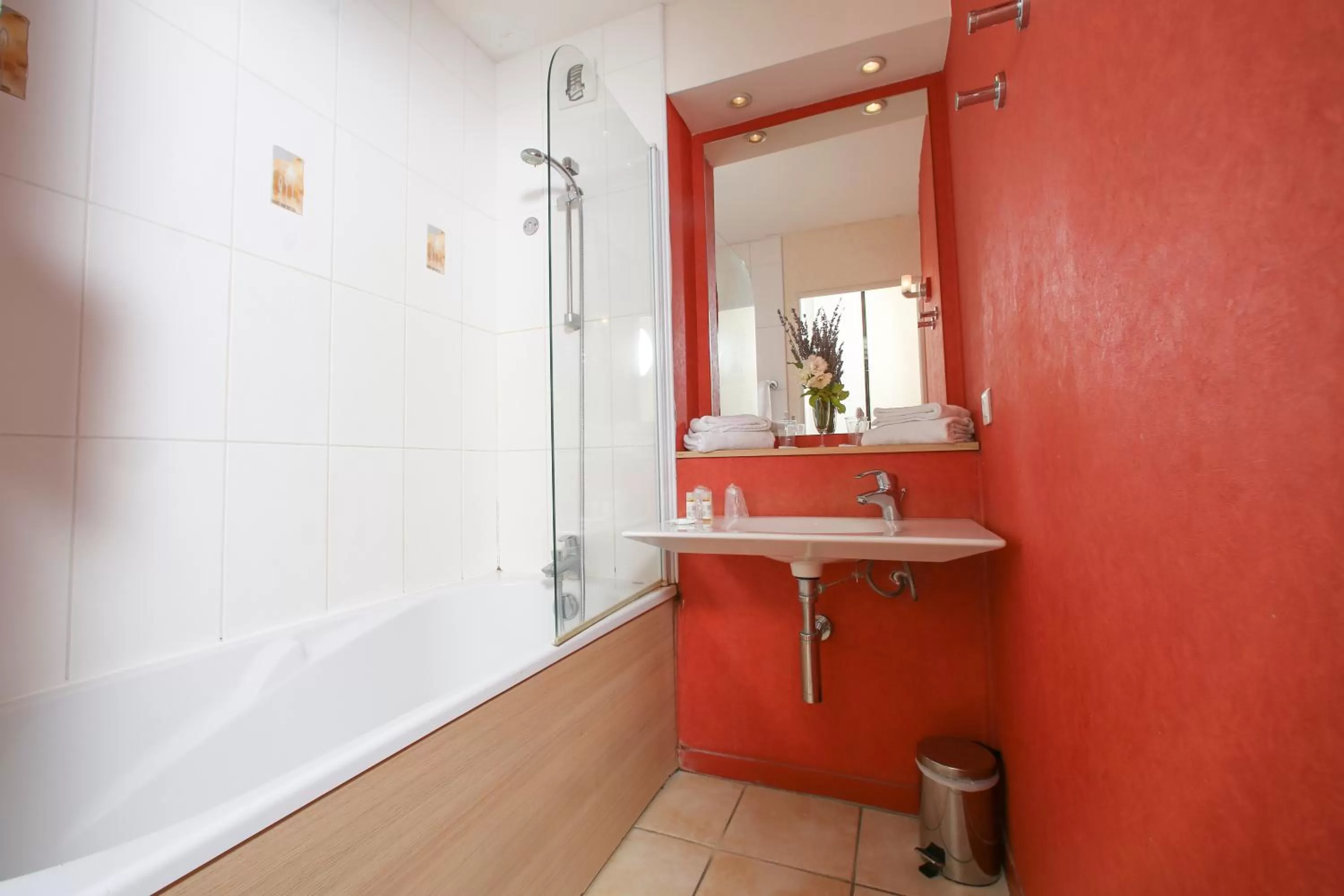 Bathroom in Résidence Villa Bellagio Amboise by Popinns