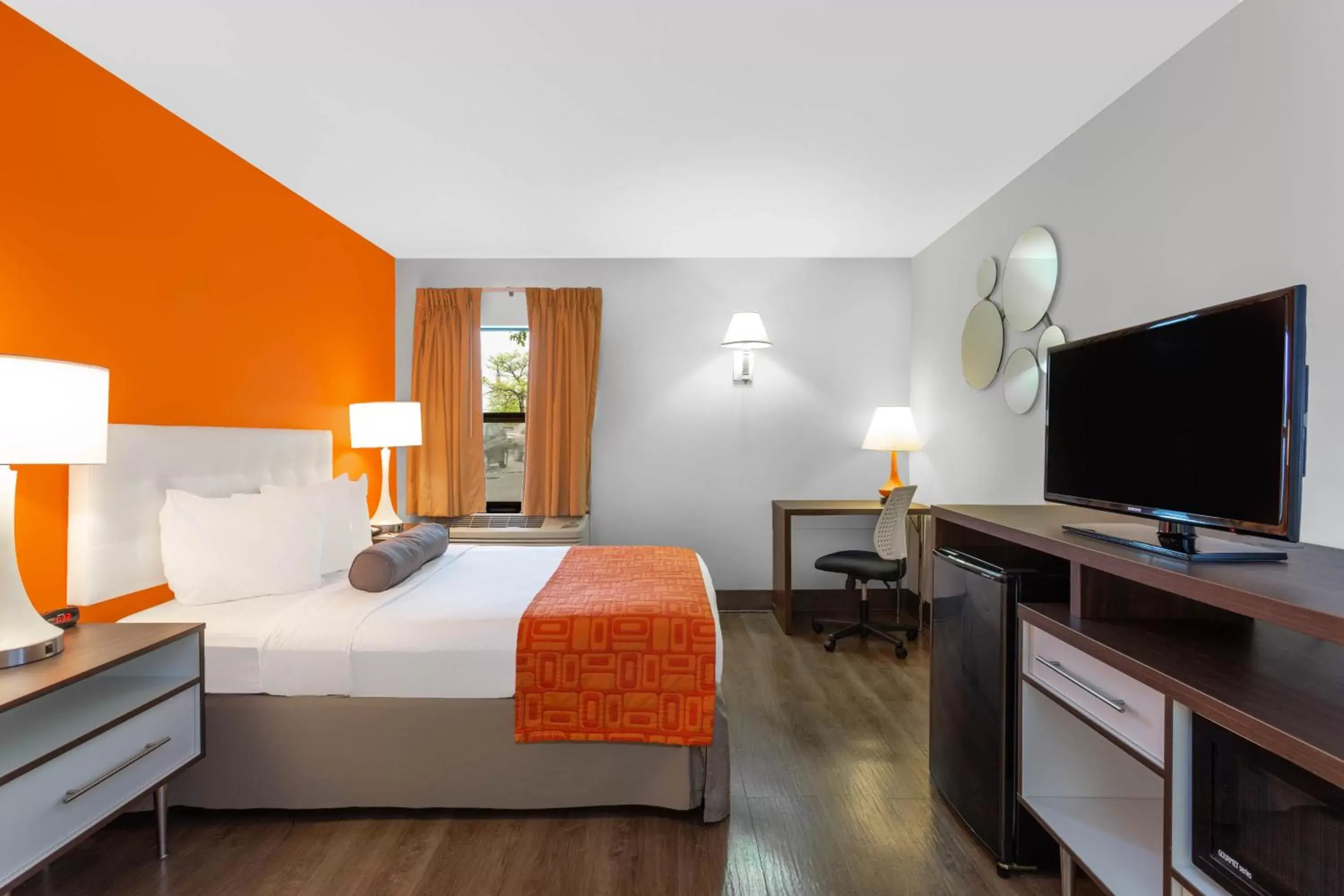 Double Room - Disability Access/Non-Smoking in Howard Johnson by Wyndham Waukegan Great Lakes Double Room - Disability Access/Non-Smoking in Howard Johnson by Wyndham Waukegan Great Lakes