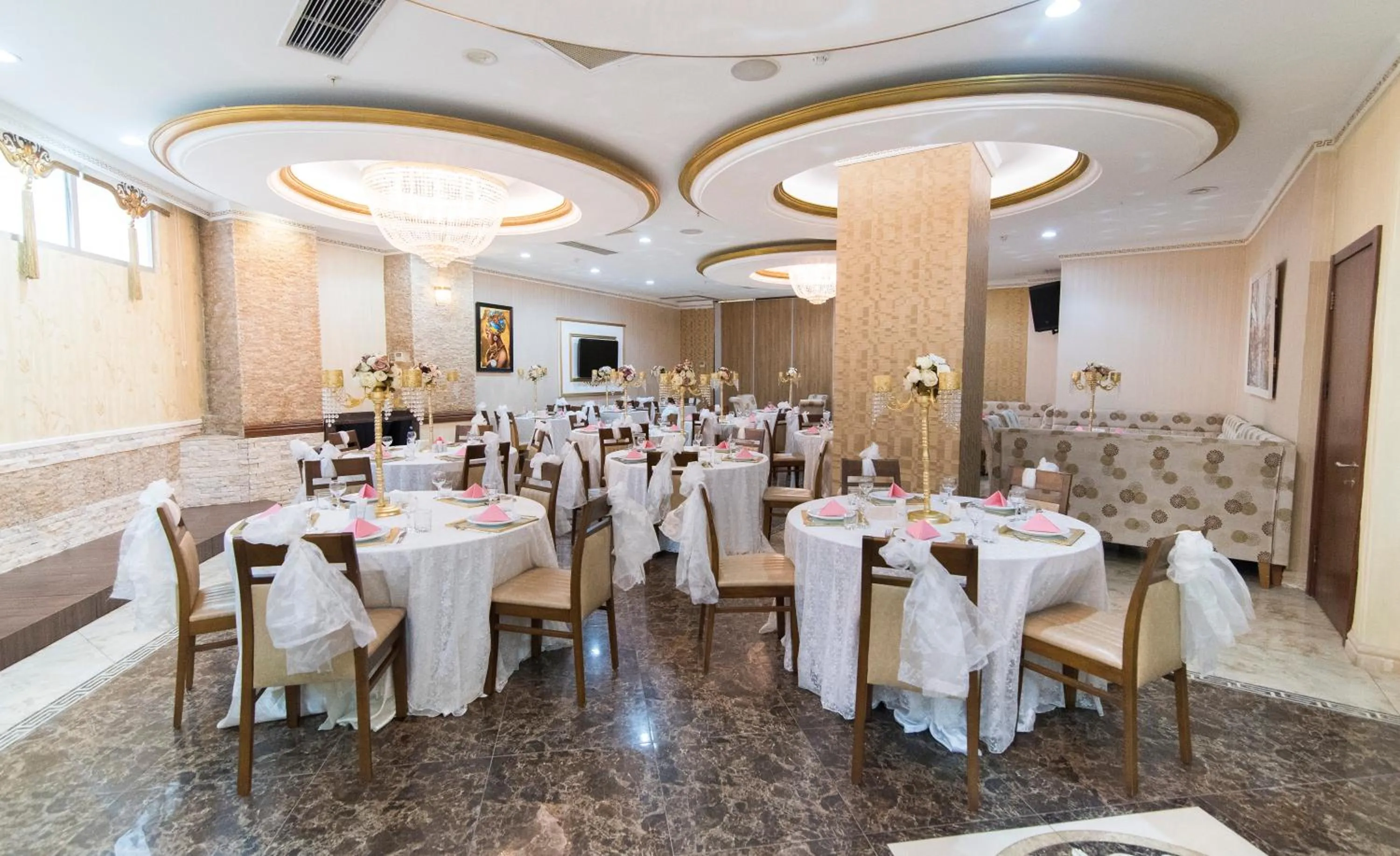 Restaurant/places to eat in MidMar Deluxe Hotel