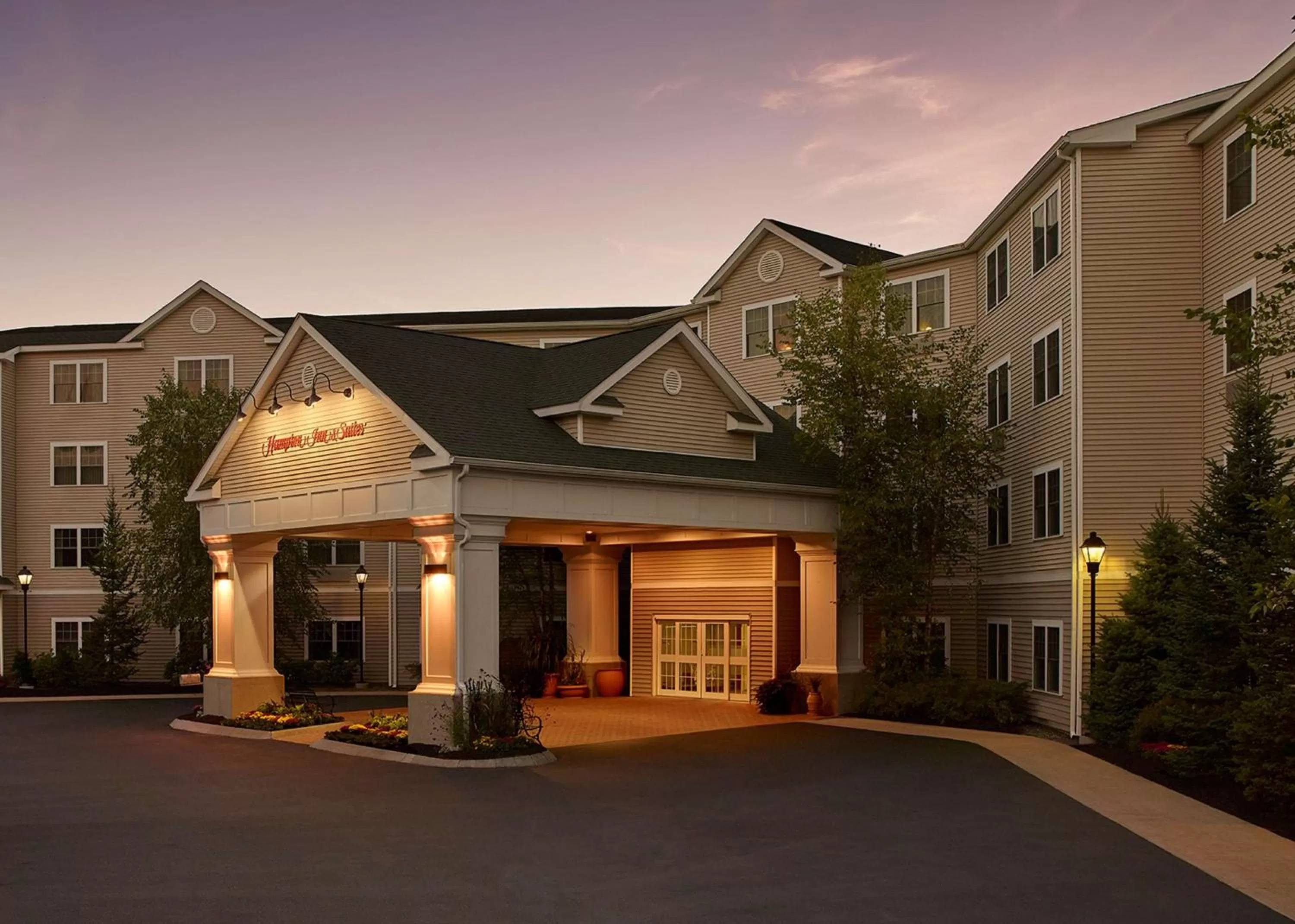 Property building in Hampton Inn & Suites North Conway