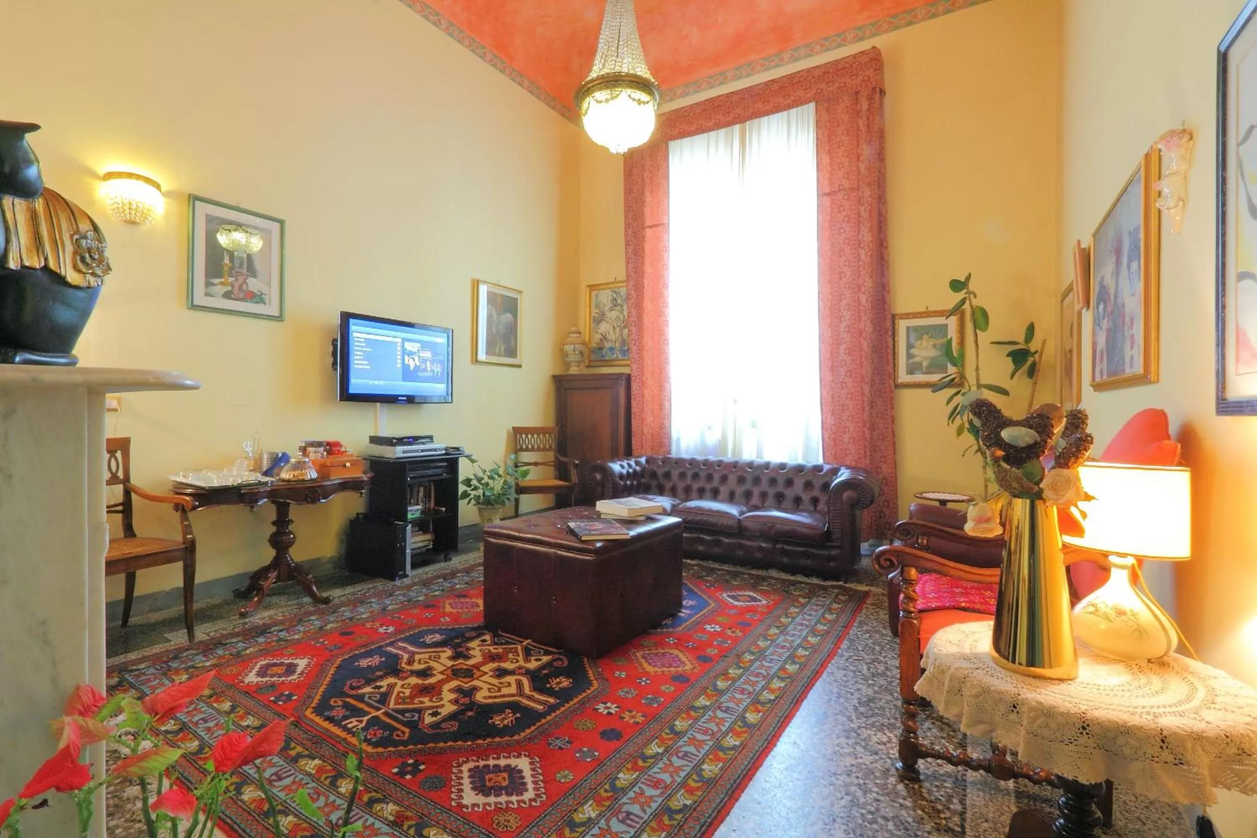 Communal lounge/ TV room in Hotel Villa Liana