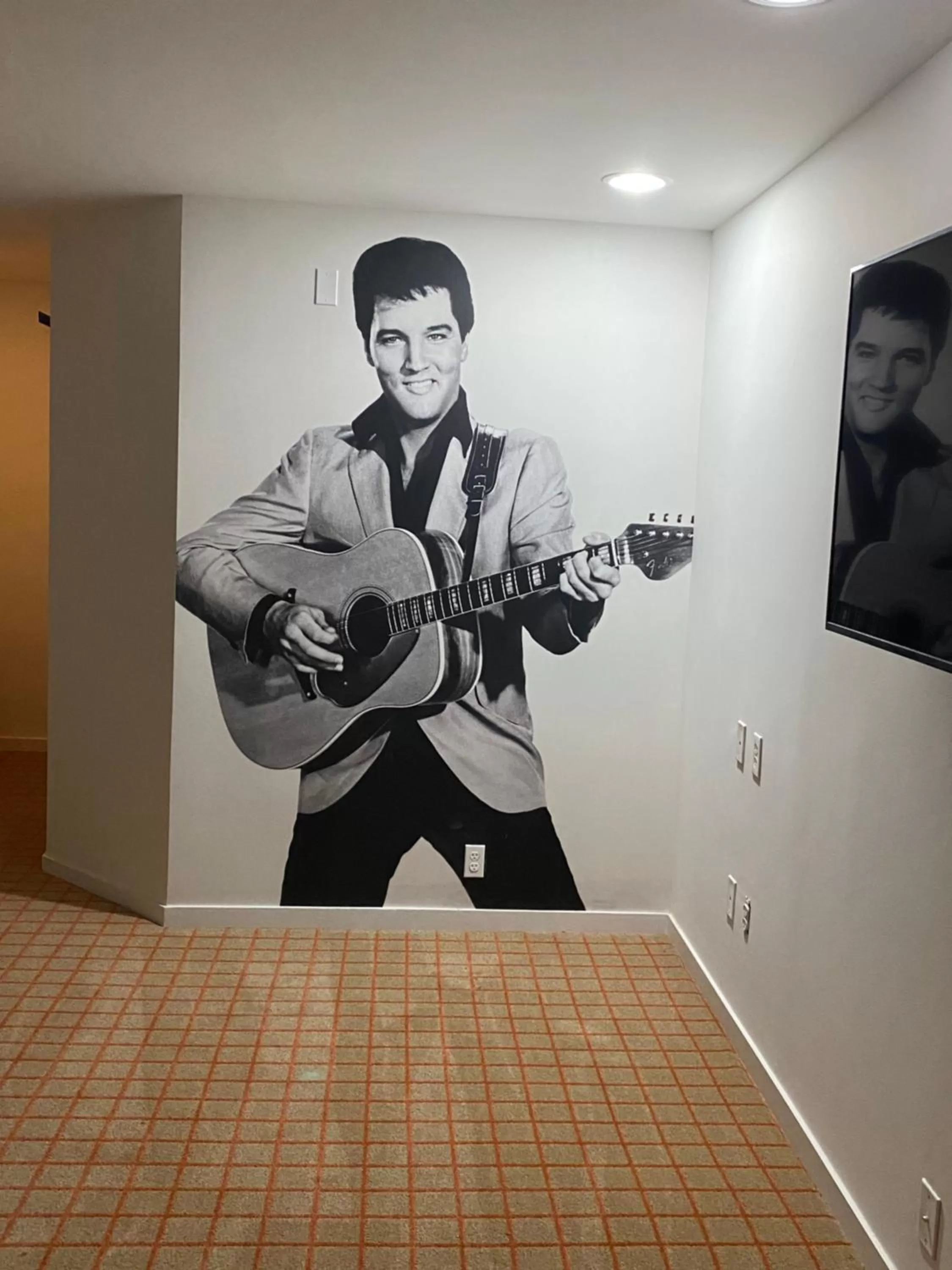 Communal lounge/ TV room in The Hollywood Franklin Hotel near Universal Studios