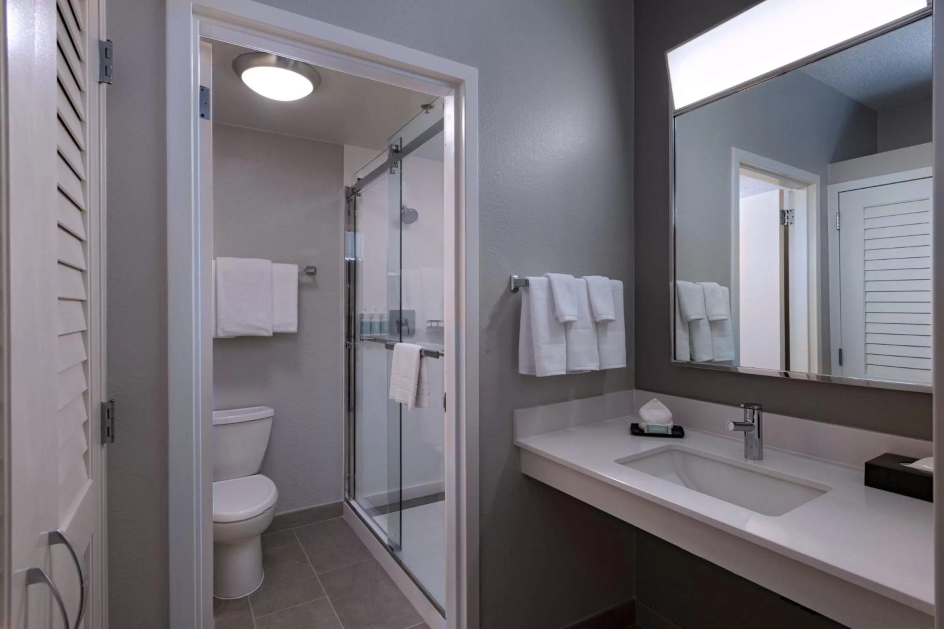 Bathroom in Courtyard by Marriott Dallas Plano Parkway at Preston Road