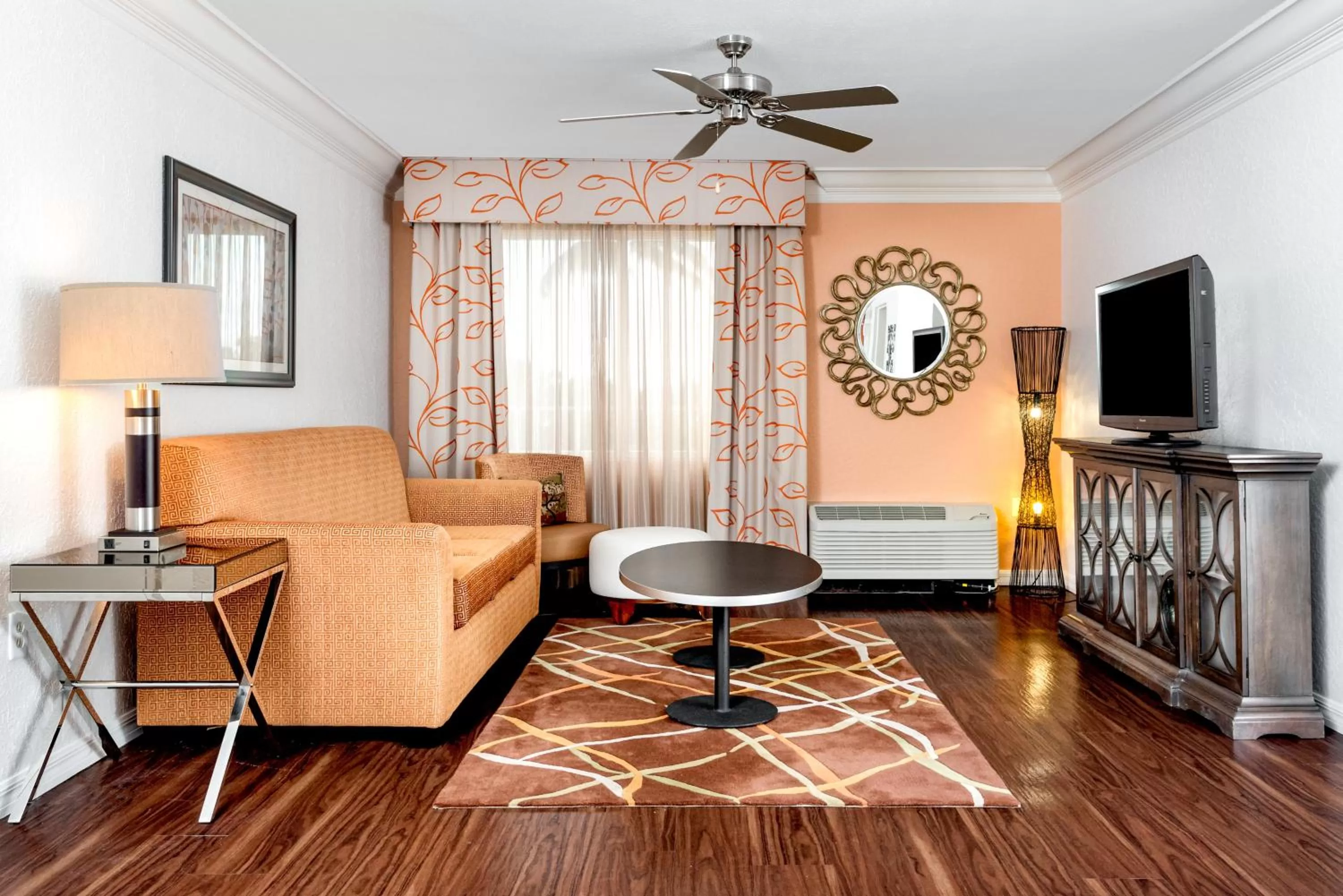 Photo of the whole room in Holiday Inn Fort Lauderdale Airport by IHG