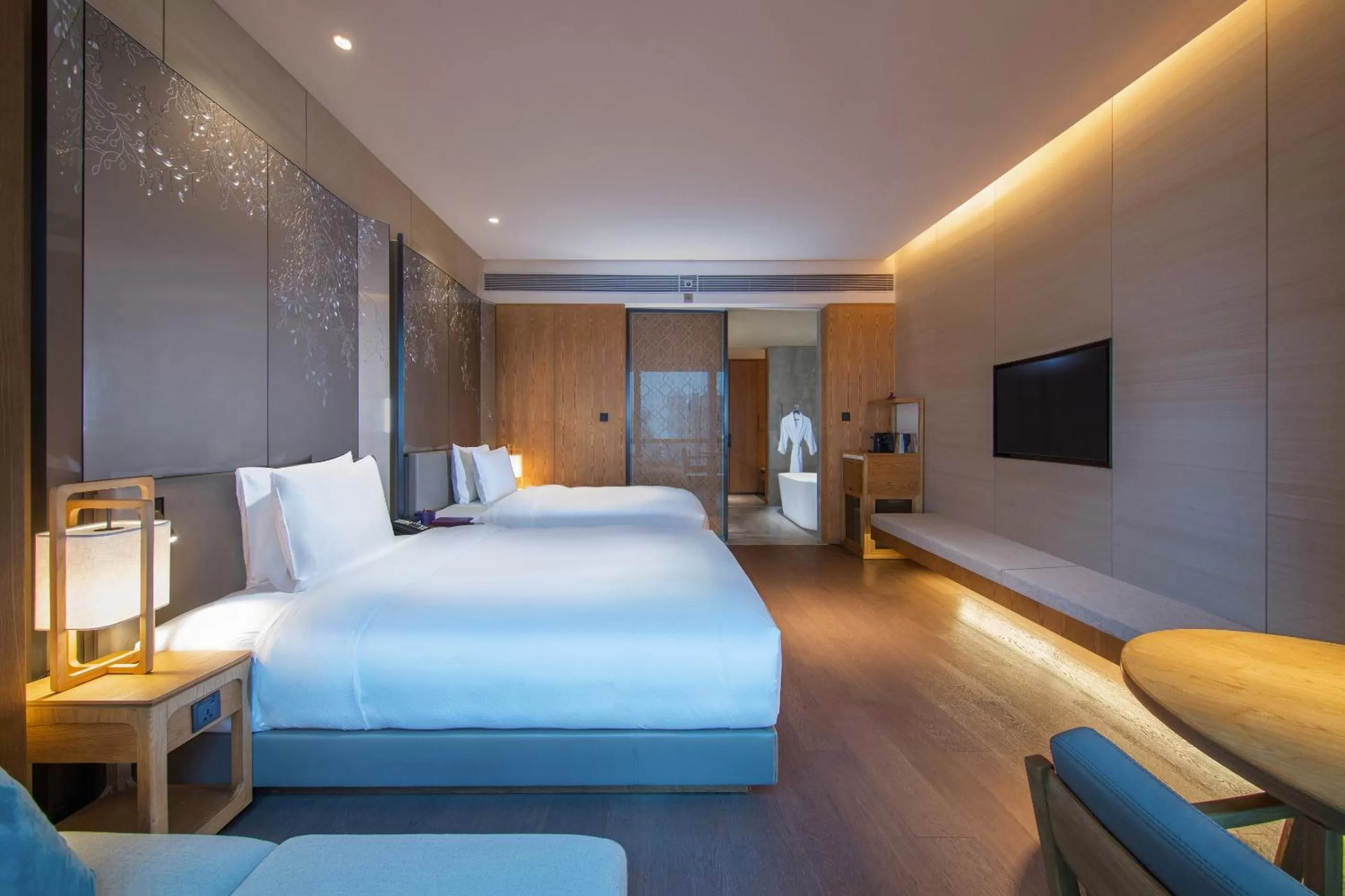 Photo of the whole room, Bed in Conrad Guangzhou
