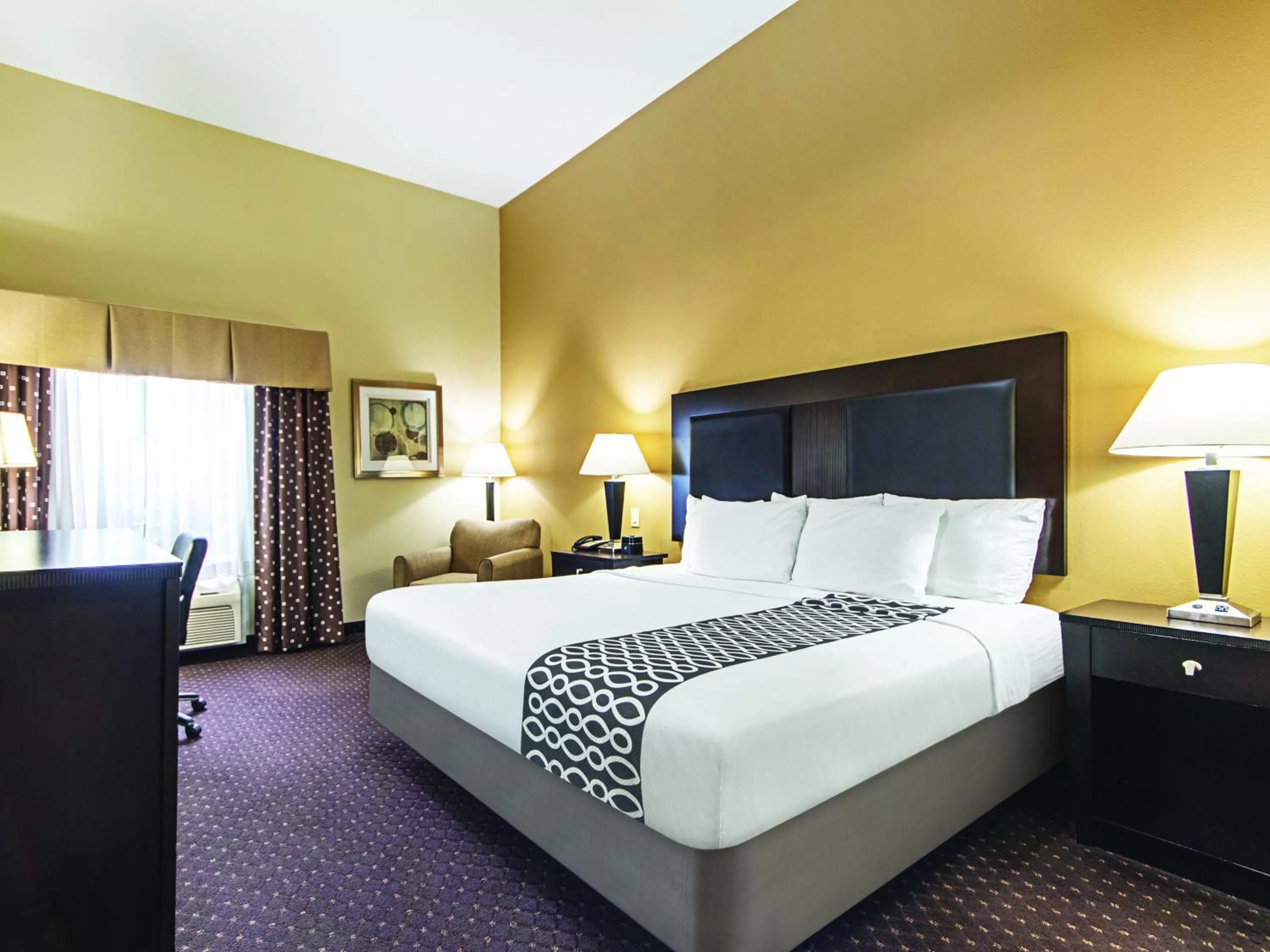 Bed in La Quinta by Wyndham Houston New Caney